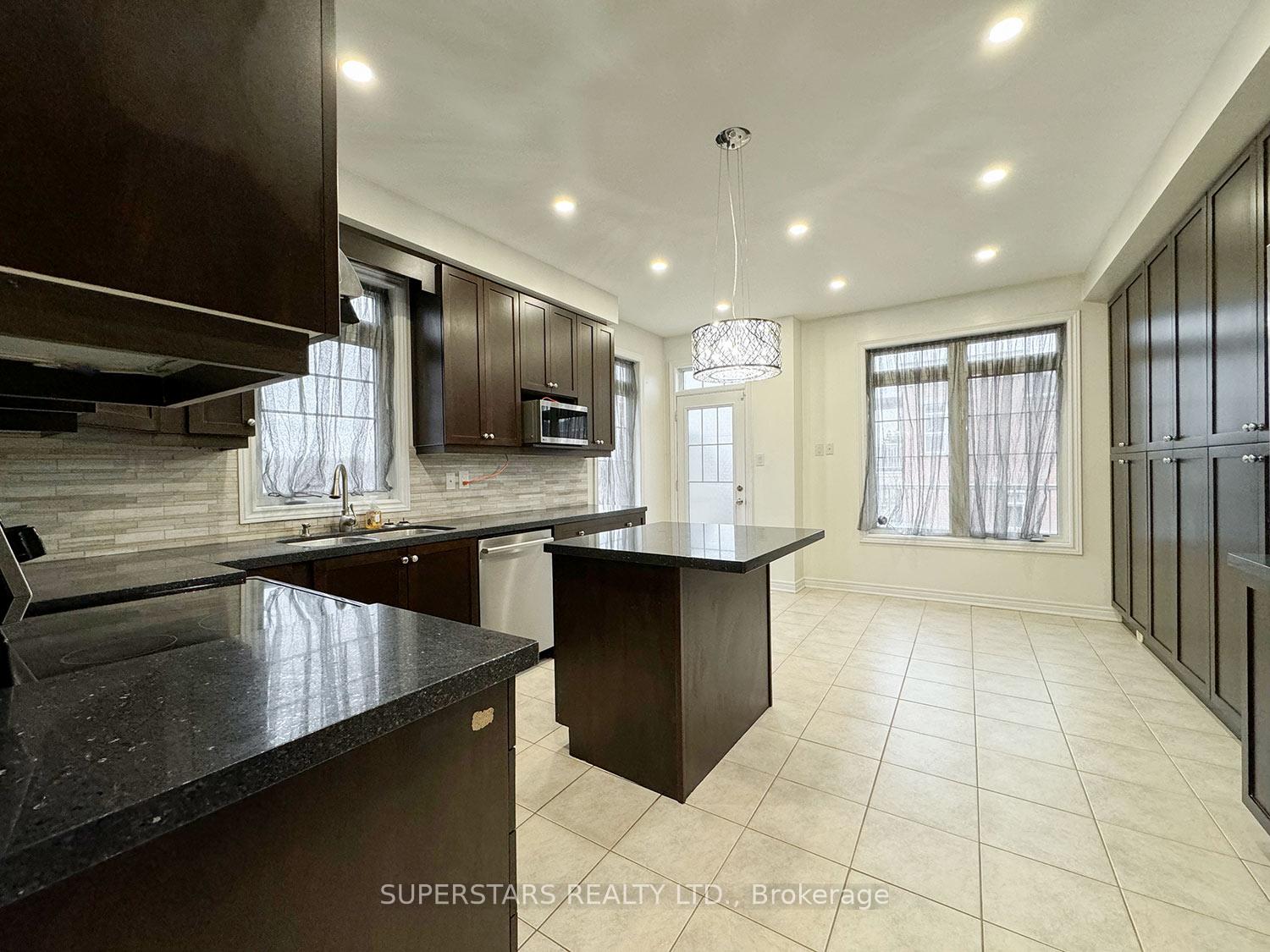 Photo 7 of 325 Delray Drive, Markham, Greensborough — HOMEH
