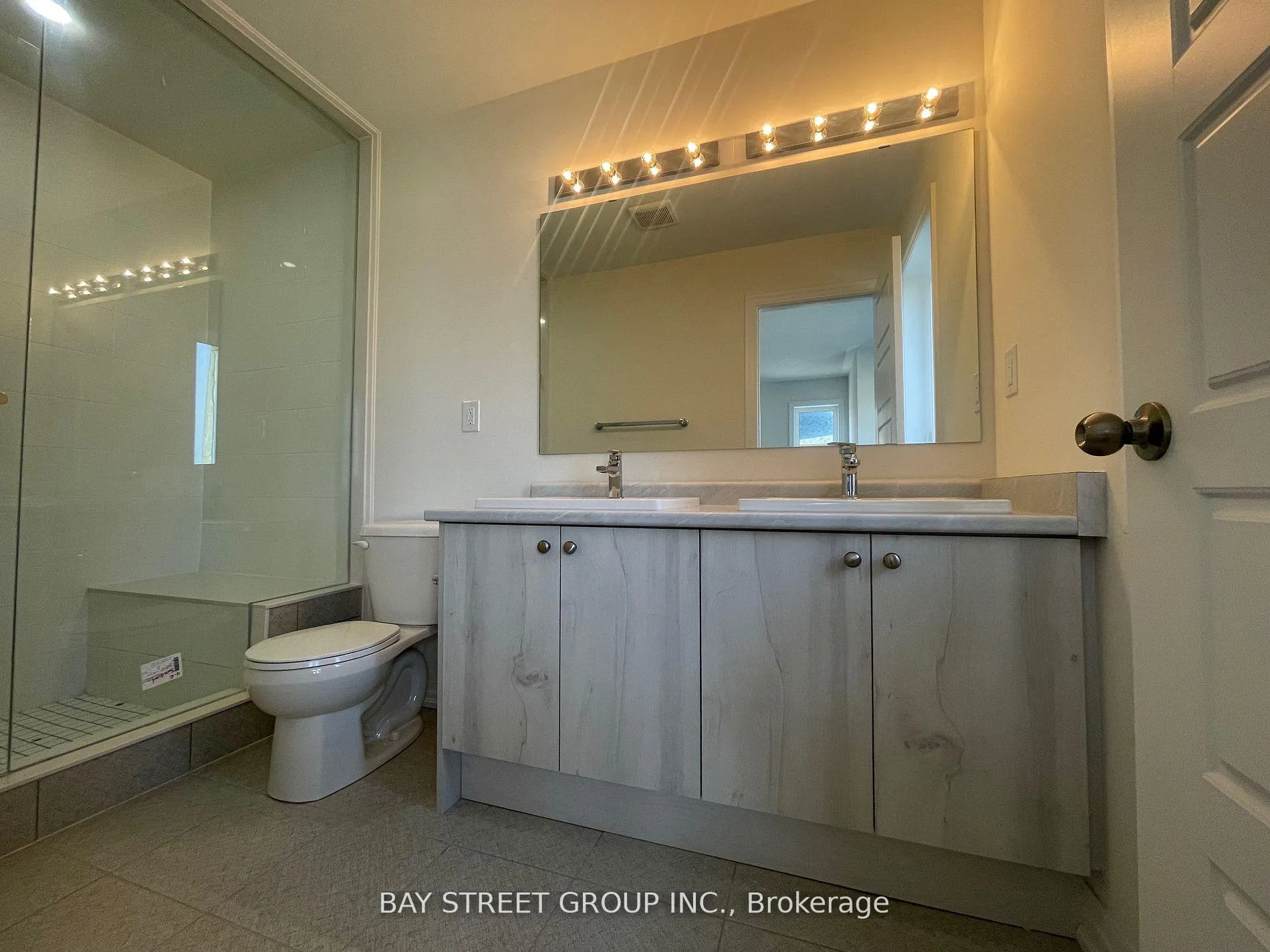 Photo 10 of 160 William Booth Avenue, Newmarket, Woodland Hill — HOMEH