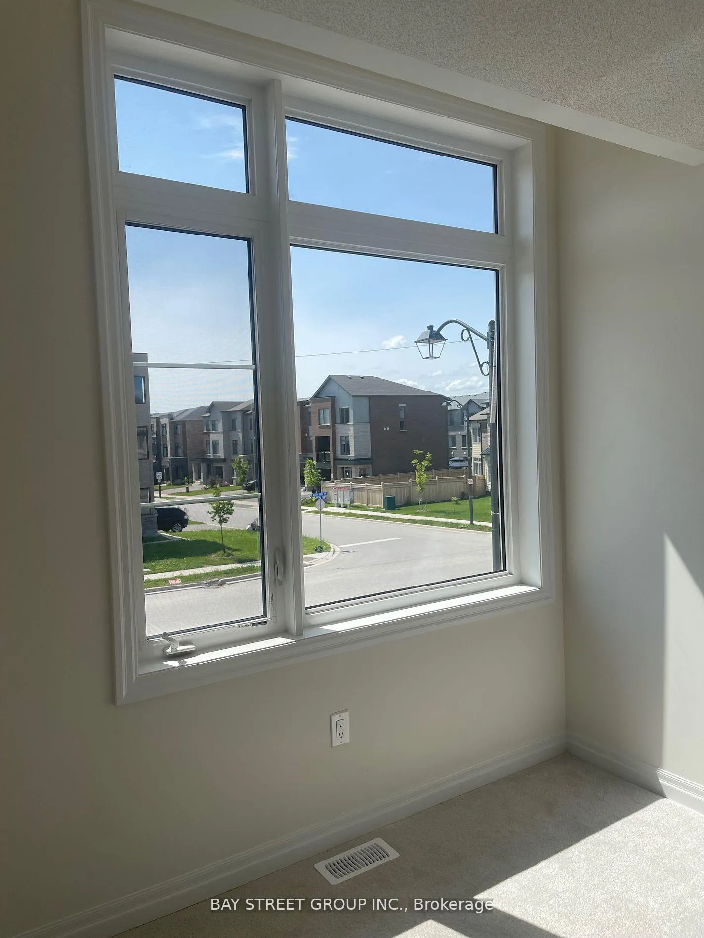 Photo 13 of 160 William Booth Avenue, Newmarket, Woodland Hill — HOMEH