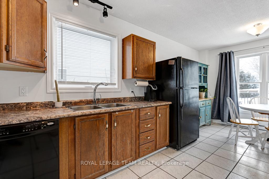 Photo 10 of 303 Jack Street, North Grenville, Kemptville — HOMEH