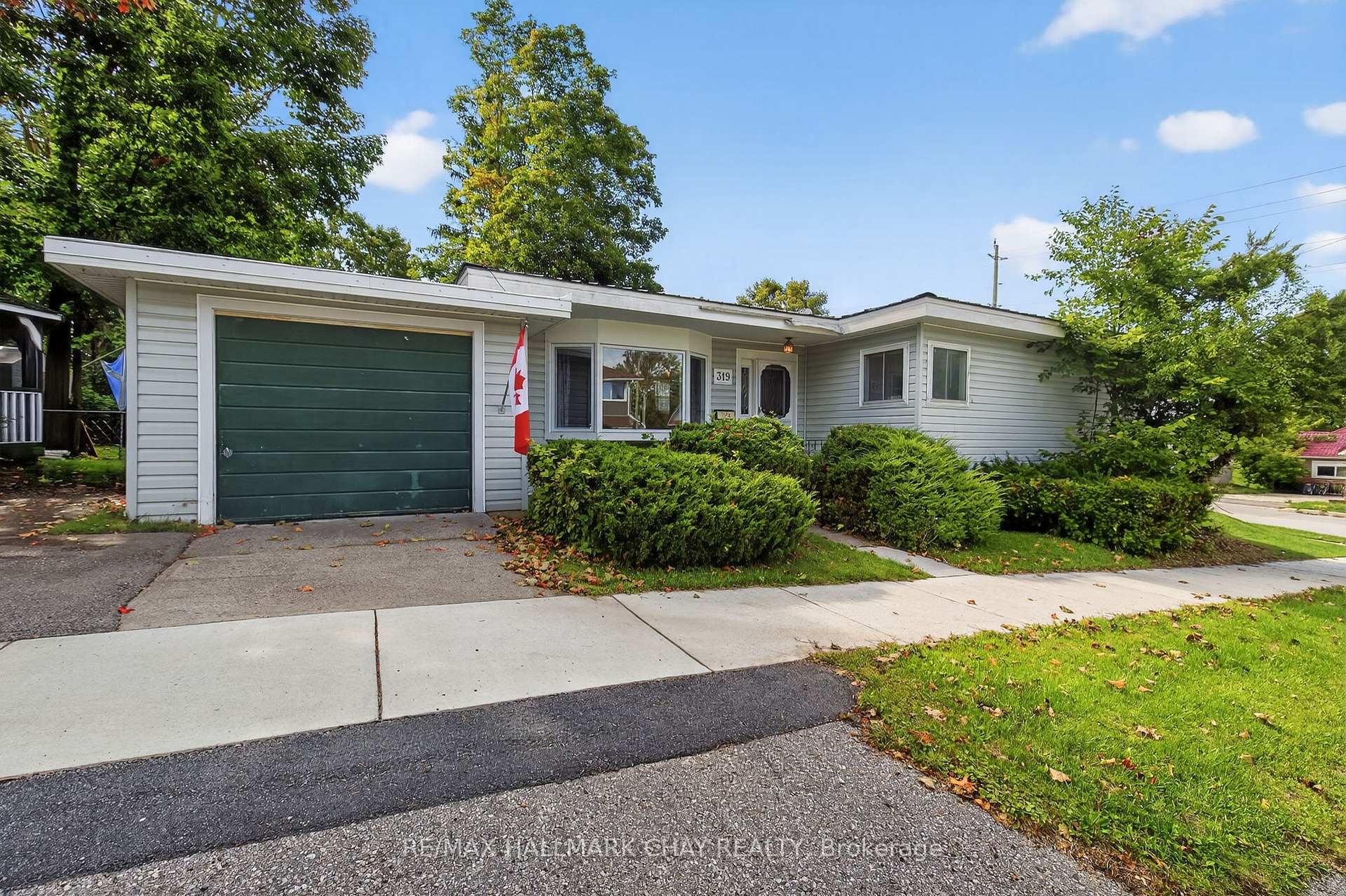 Front of 319 Mississaga Street W