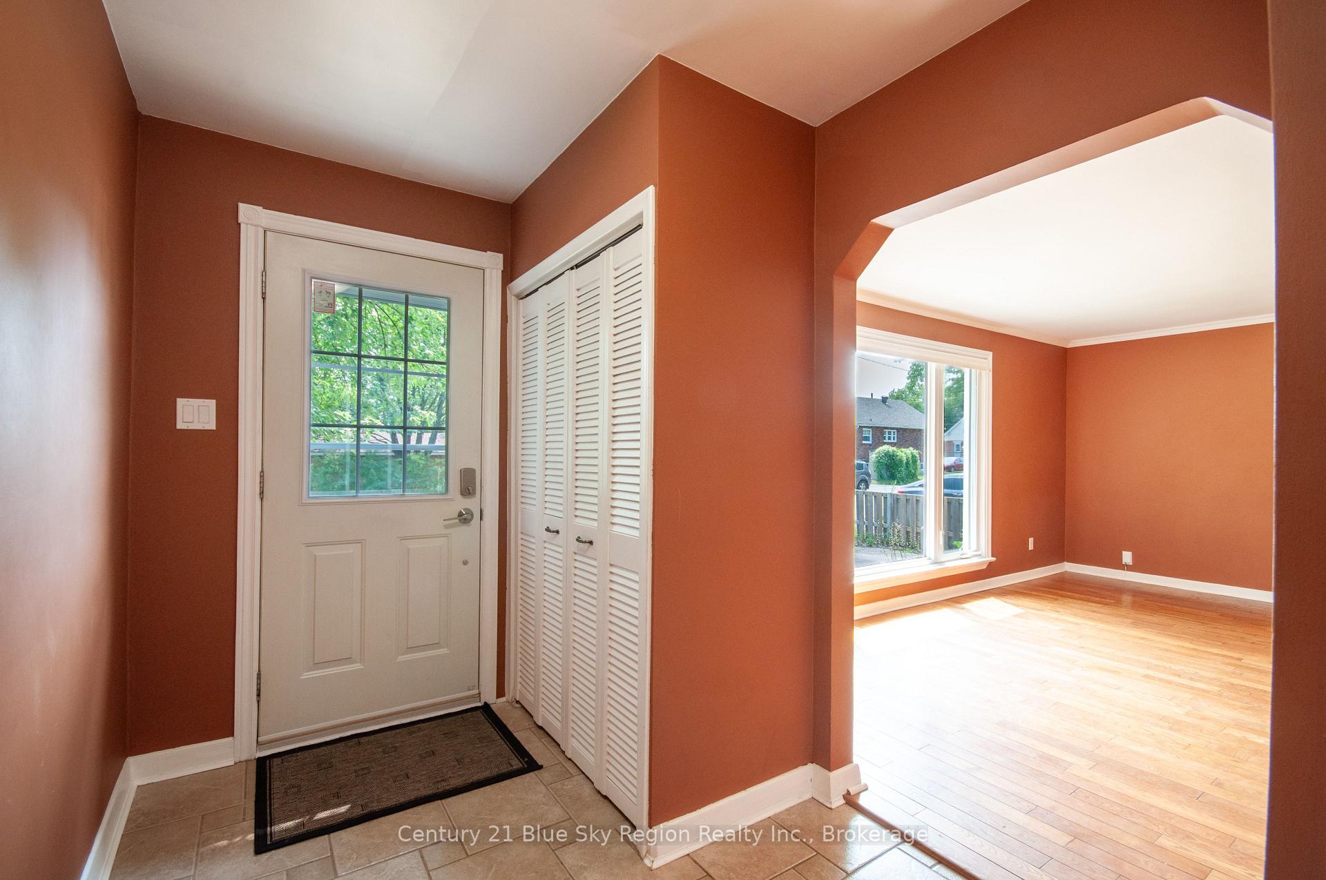 Photo 3 of 630 Lorne Avenue, North Bay, Central — HOMEH