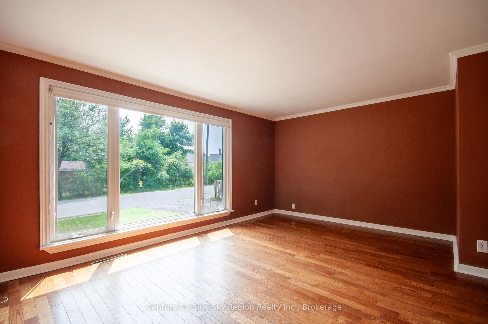 Photo 5 of 630 Lorne Avenue, North Bay, Central — HOMEH