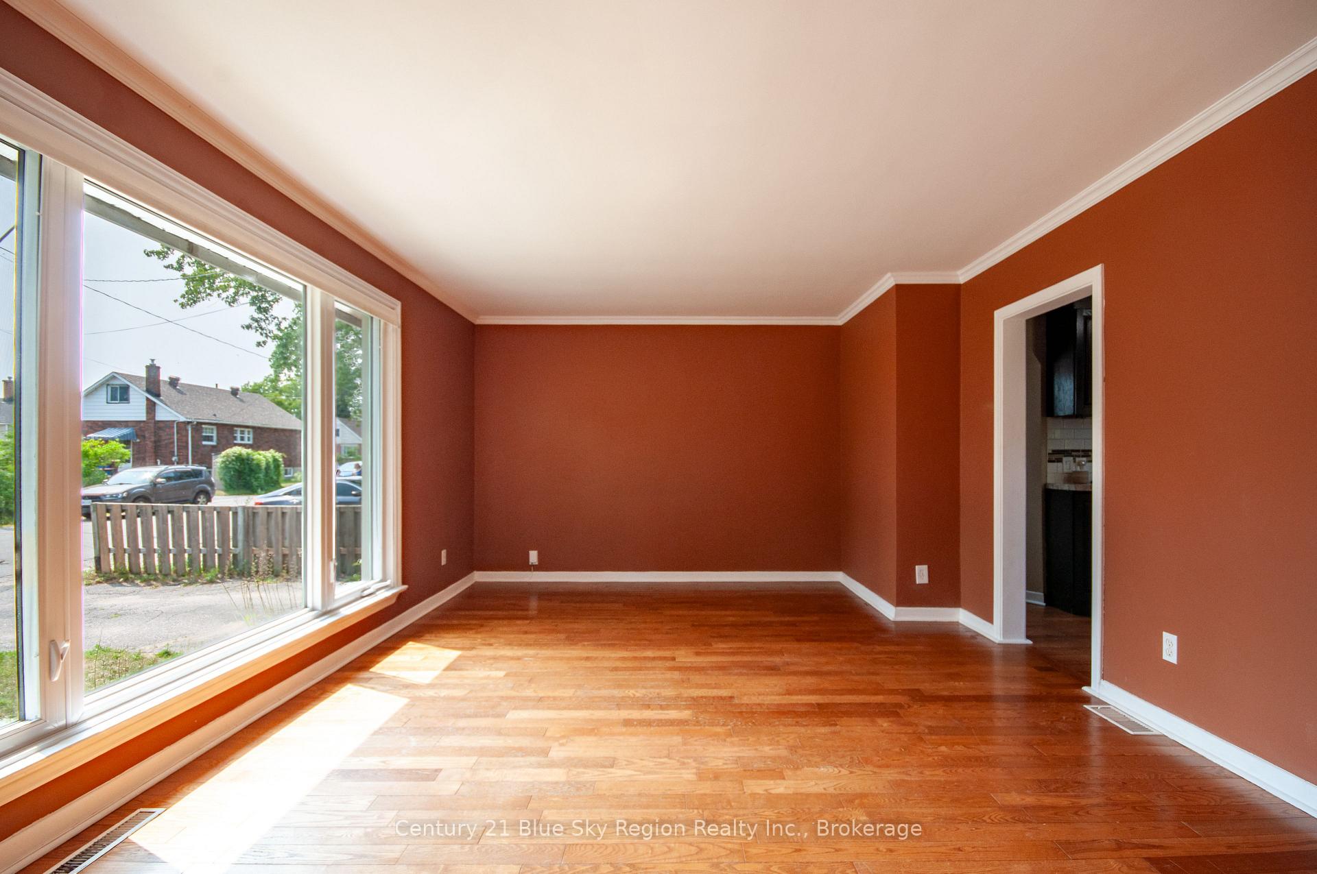 Photo 6 of 630 Lorne Avenue, North Bay, Central — HOMEH