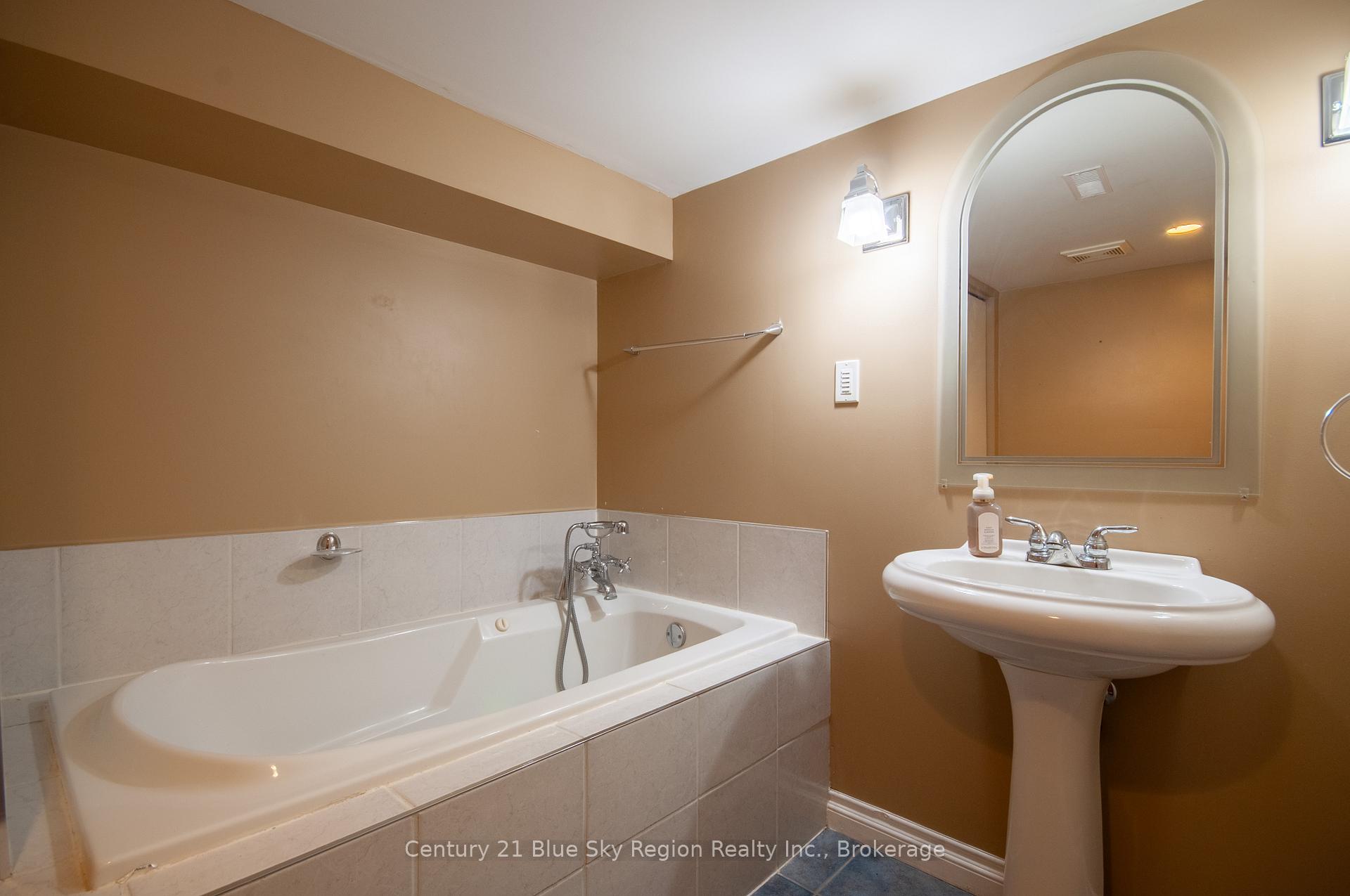 Photo 23 of 630 Lorne Avenue, North Bay, Central — HOMEH