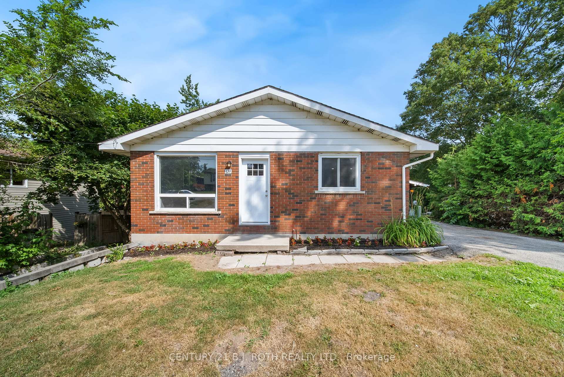 Front of 138 Simcoe Street