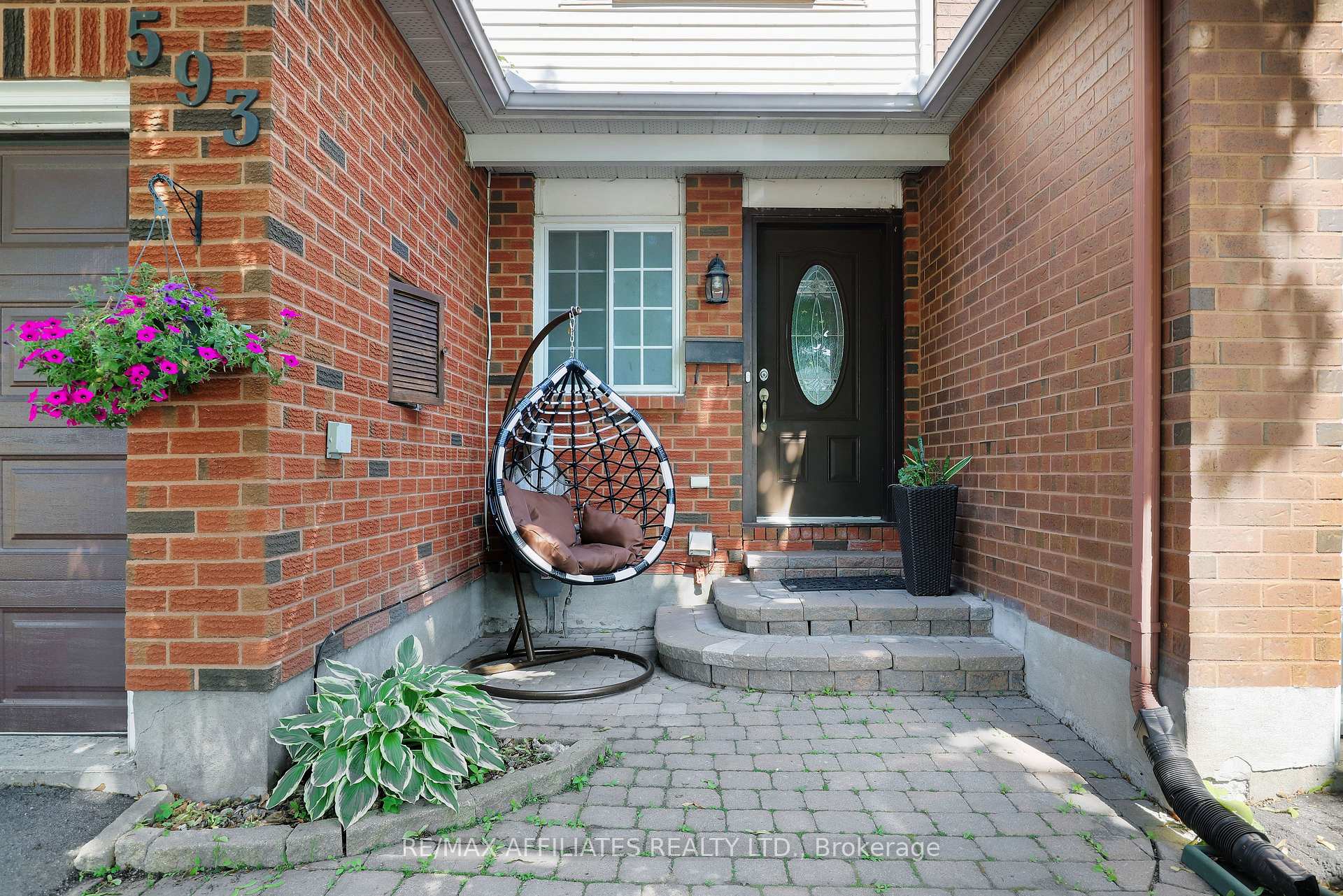 Photo 3 of 593 Latour Crescent, Ottawa, Fallingbrook/Gardenway South — HOMEH