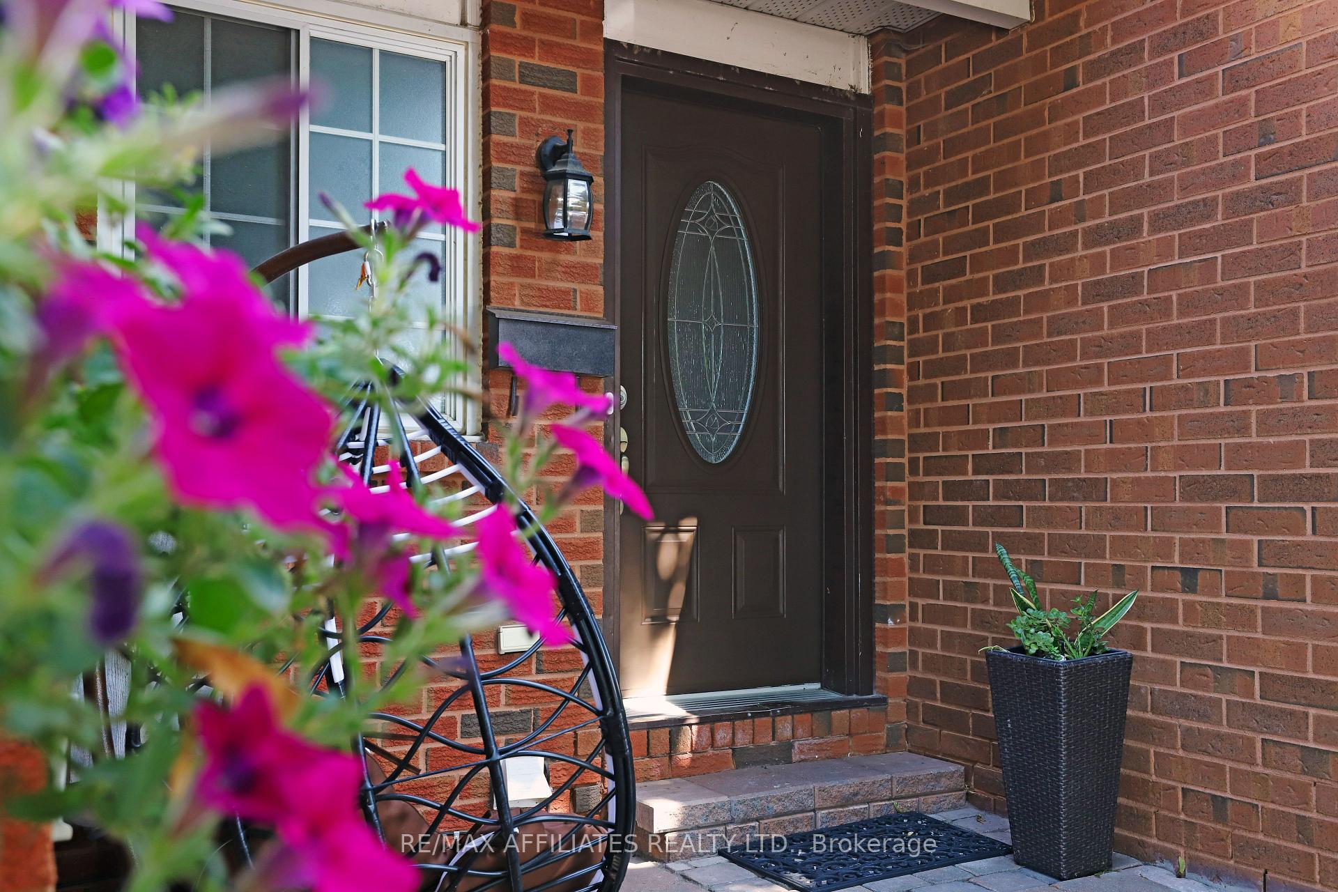 Photo 4 of 593 Latour Crescent, Ottawa, Fallingbrook/Gardenway South — HOMEH