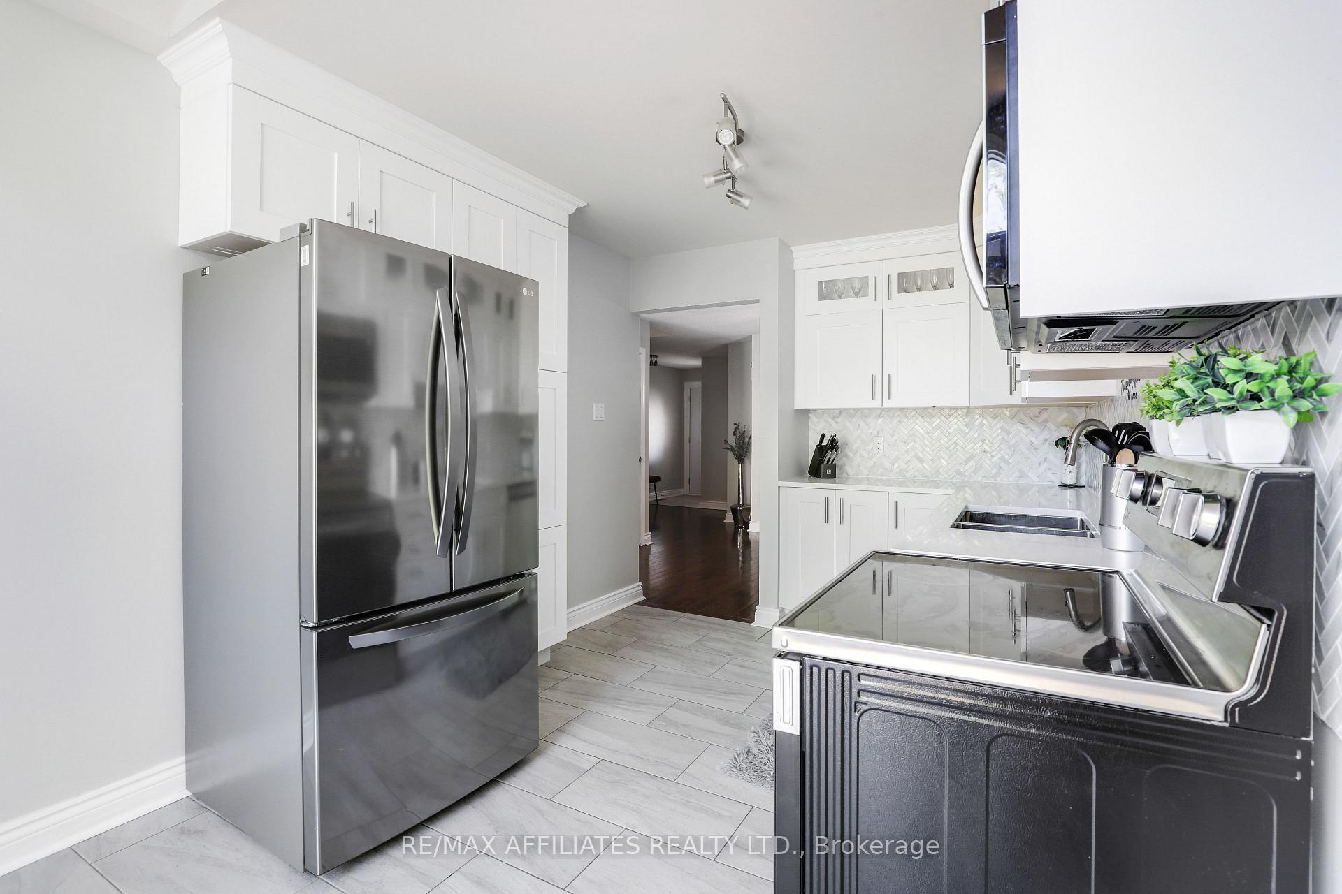 Photo 12 of 593 Latour Crescent, Ottawa, Fallingbrook/Gardenway South — HOMEH