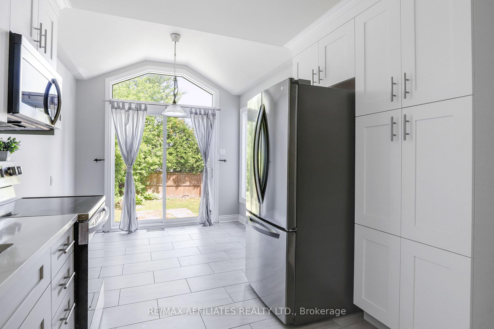 Photo 14 of 593 Latour Crescent, Ottawa, Fallingbrook/Gardenway South — HOMEH