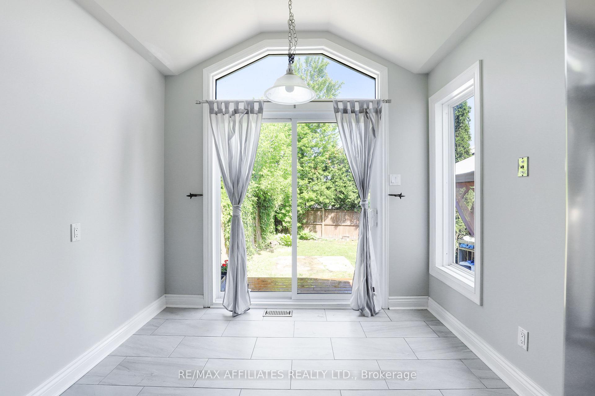 Photo 15 of 593 Latour Crescent, Ottawa, Fallingbrook/Gardenway South — HOMEH