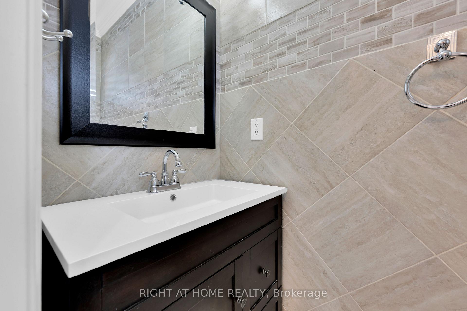 Photo 8 of 1445 Laurier Avenue, Milton, Clarke — HOMEH
