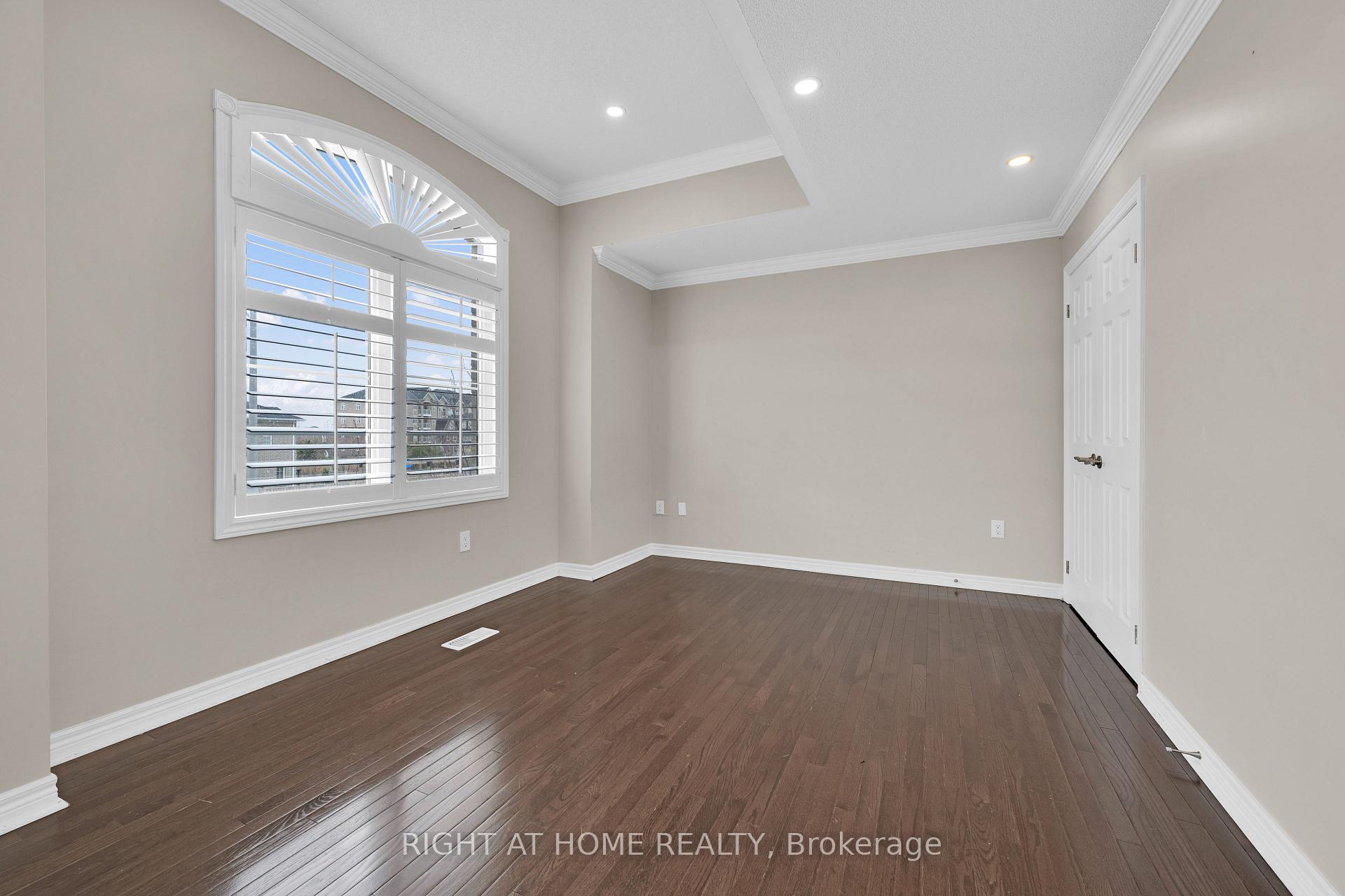 Photo 9 of 1445 Laurier Avenue, Milton, Clarke — HOMEH