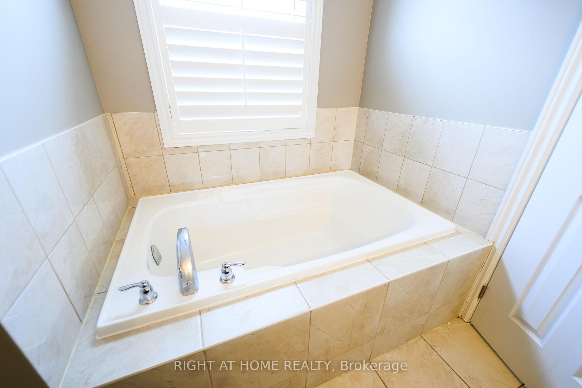 Photo 33 of 1445 Laurier Avenue, Milton, Clarke — HOMEH
