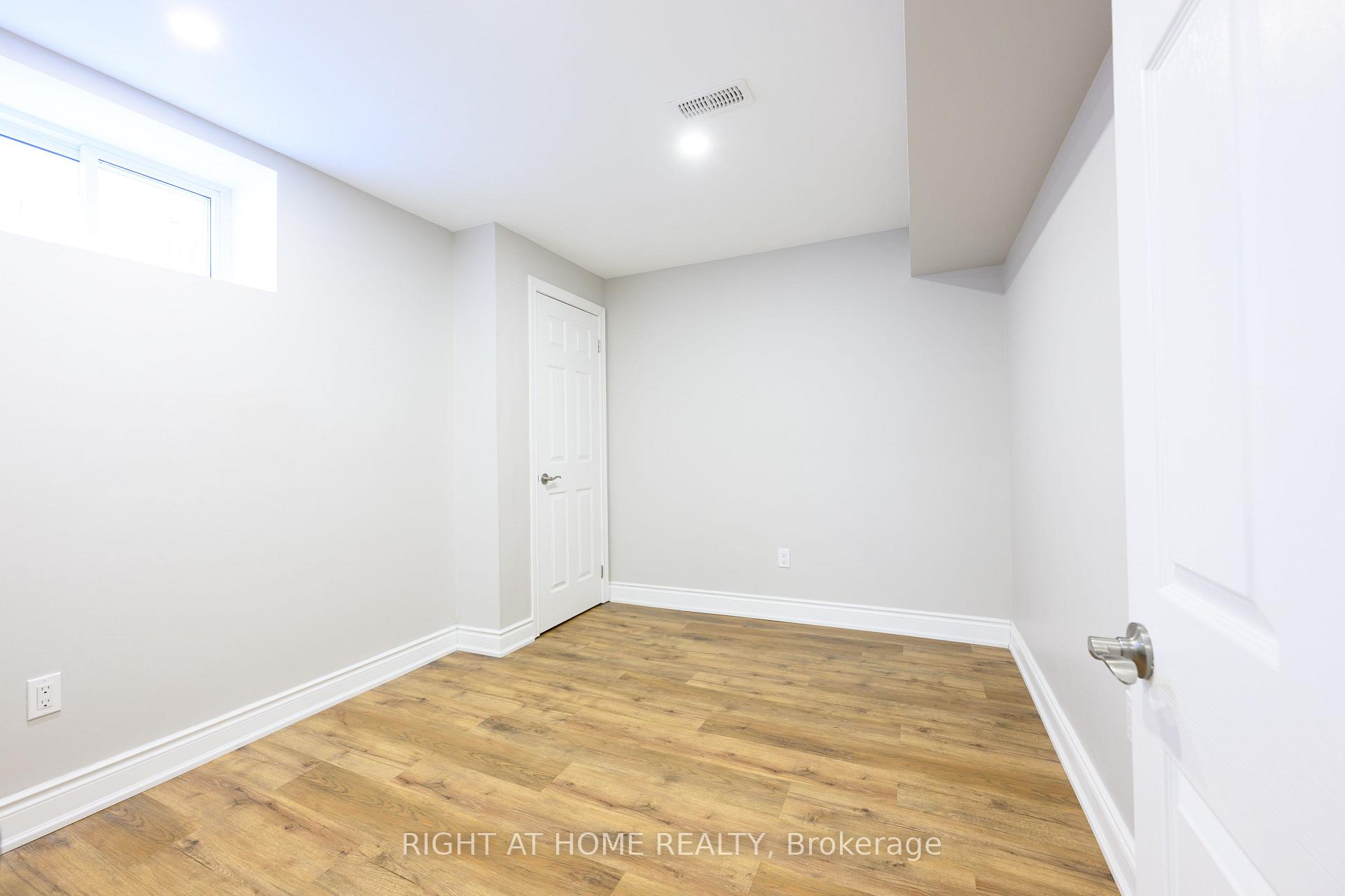 Photo 17 of 1445 Laurier Avenue, Milton, Clarke — HOMEH