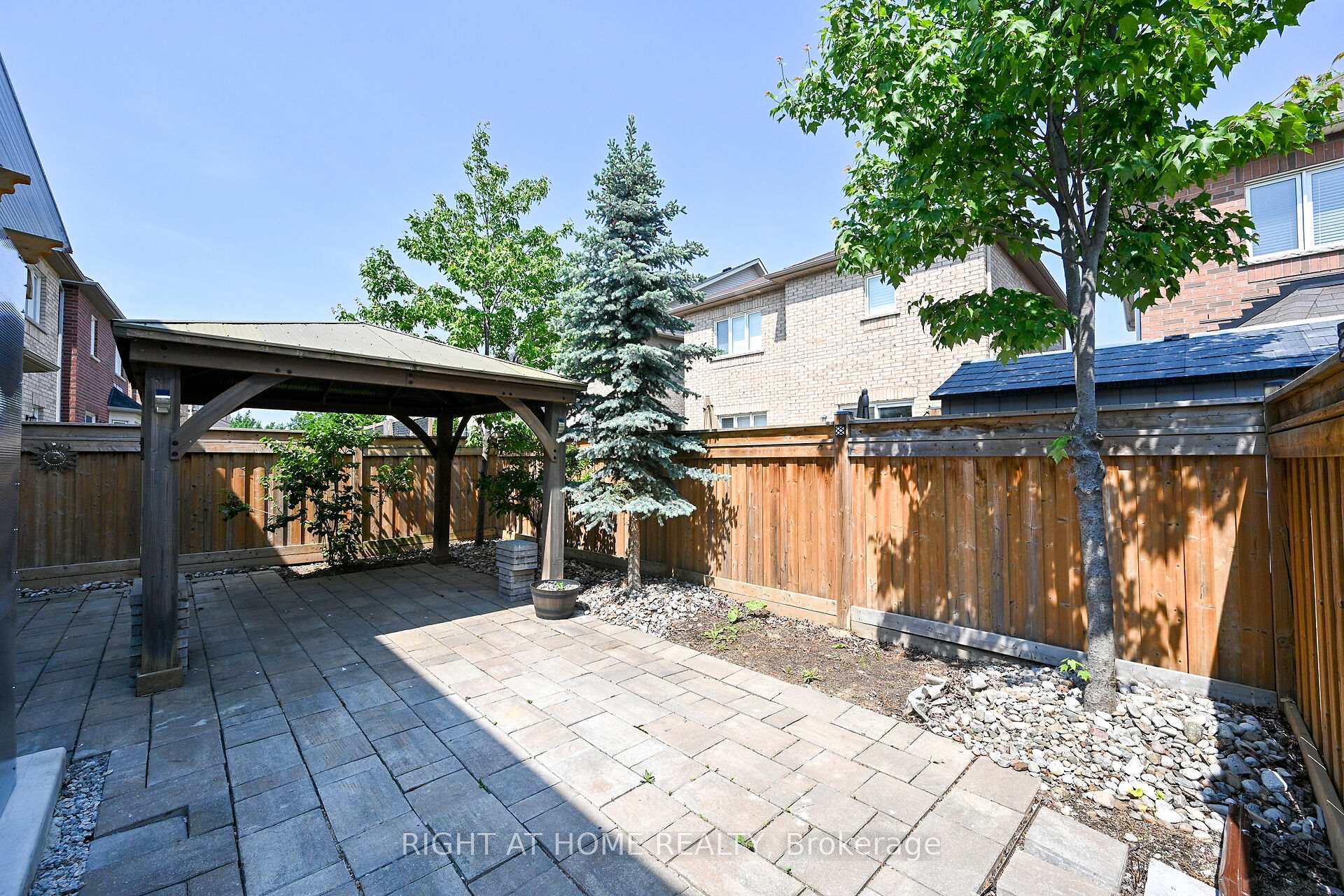 Photo 21 of 1445 Laurier Avenue, Milton, Clarke — HOMEH