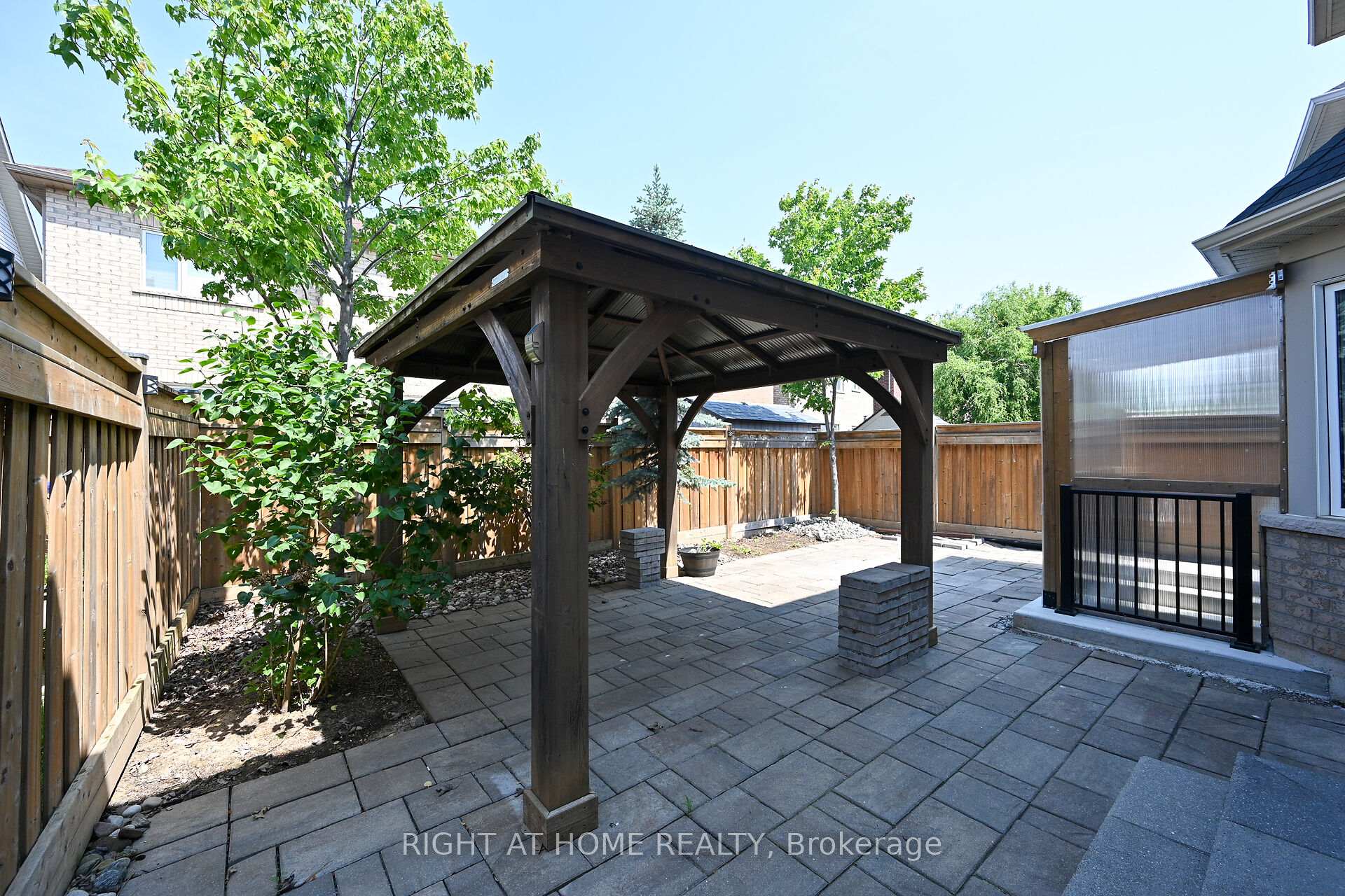 Photo 19 of 1445 Laurier Avenue, Milton, Clarke — HOMEH