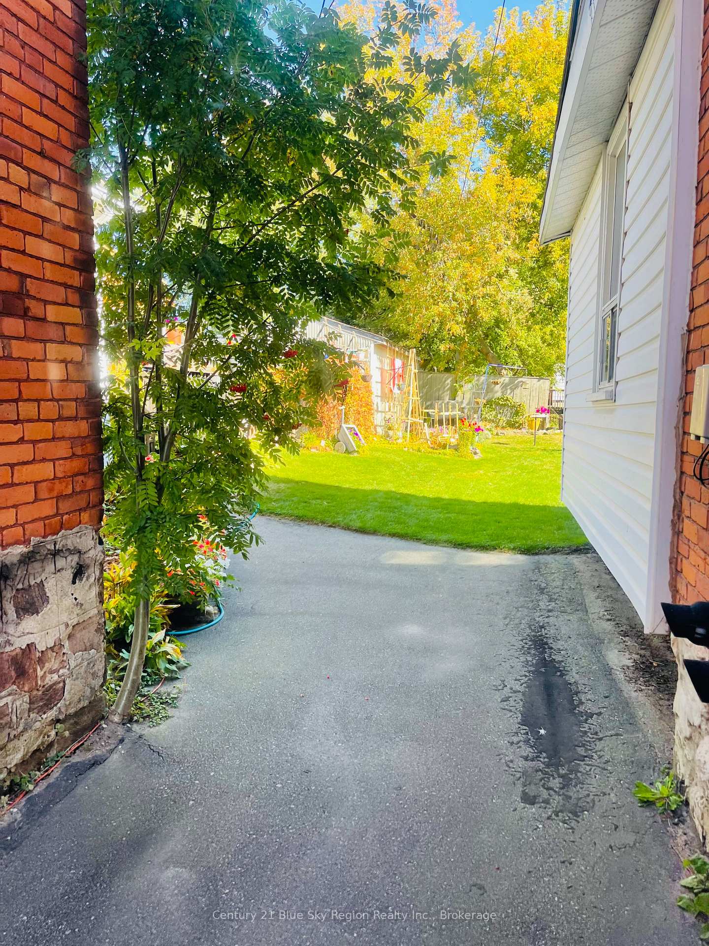Photo 2 of 646 Main Street E, North Bay, Central — HOMEH
