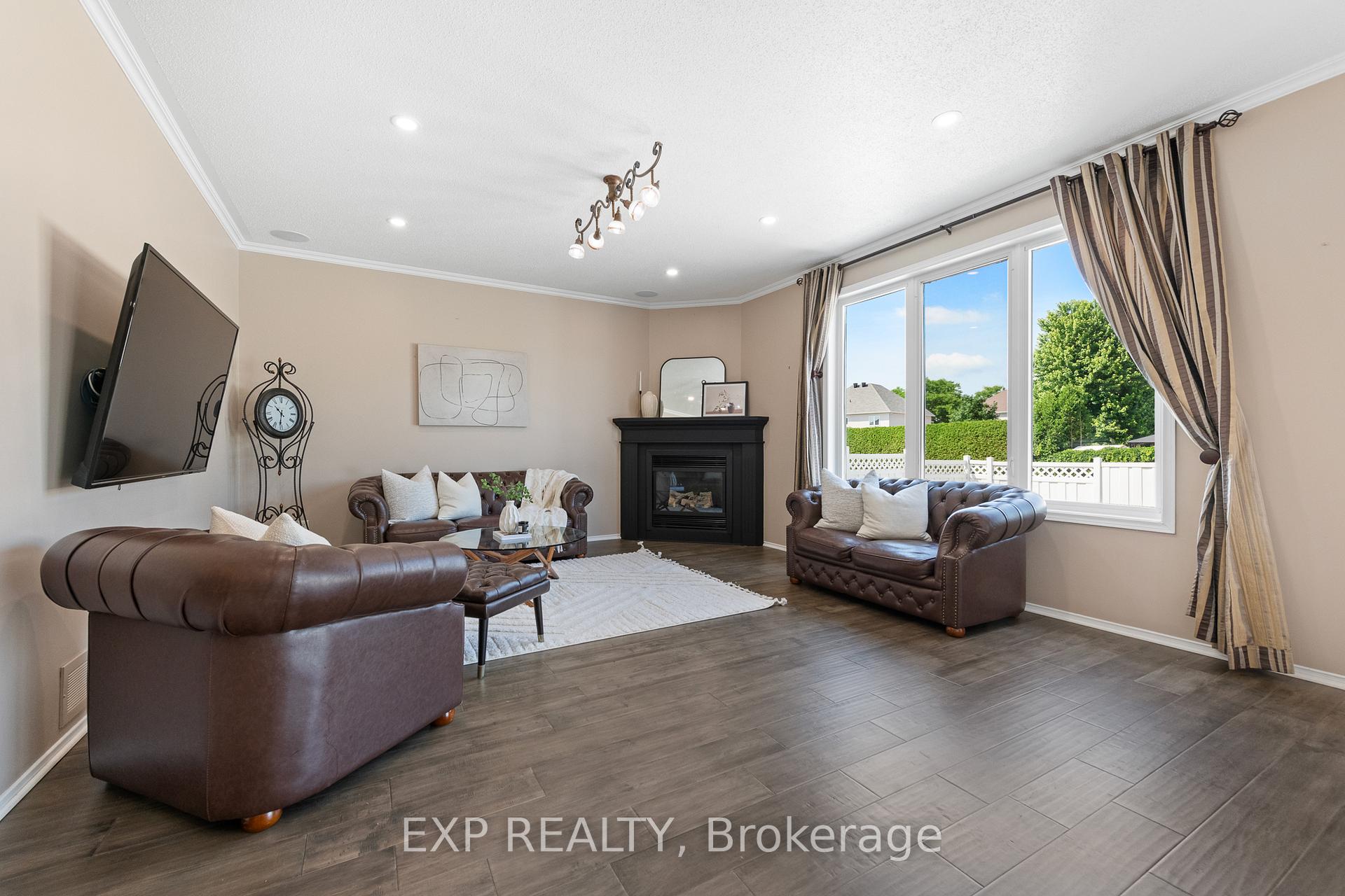 Photo 9 of 2132 Valenceville Crescent, Ottawa, Avalon East — HOMEH