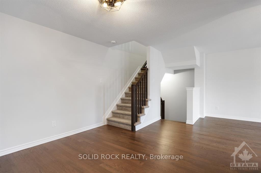 Photo 13 of 378 Willow Aster Circle, Ottawa, Avalon West — HOMEH