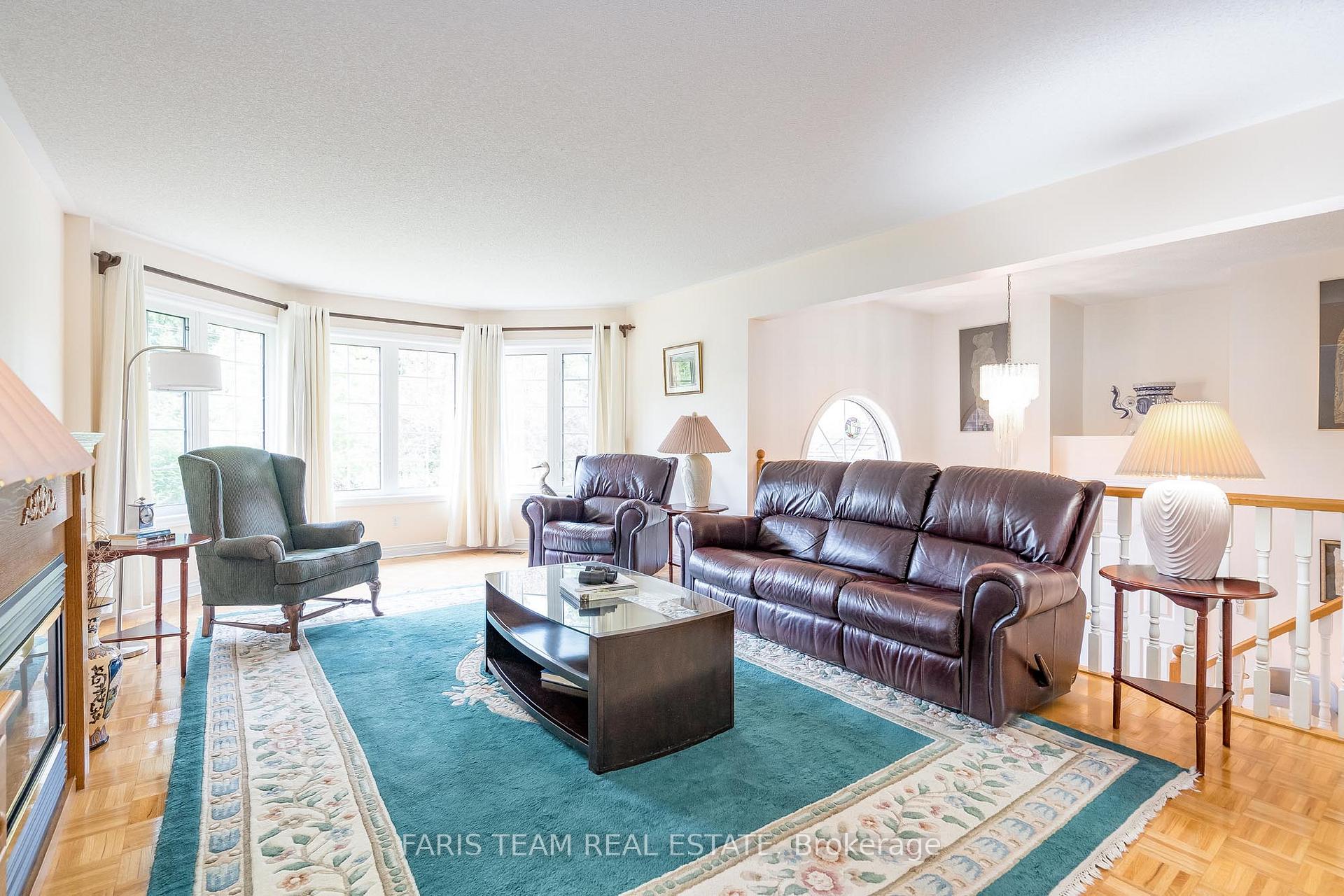 Photo 10 of 23 English Drive, New Tecumseth, Beeton — HOMEH
