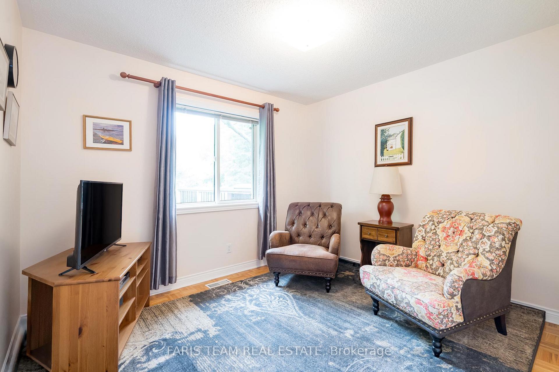 Photo 16 of 23 English Drive, New Tecumseth, Beeton — HOMEH