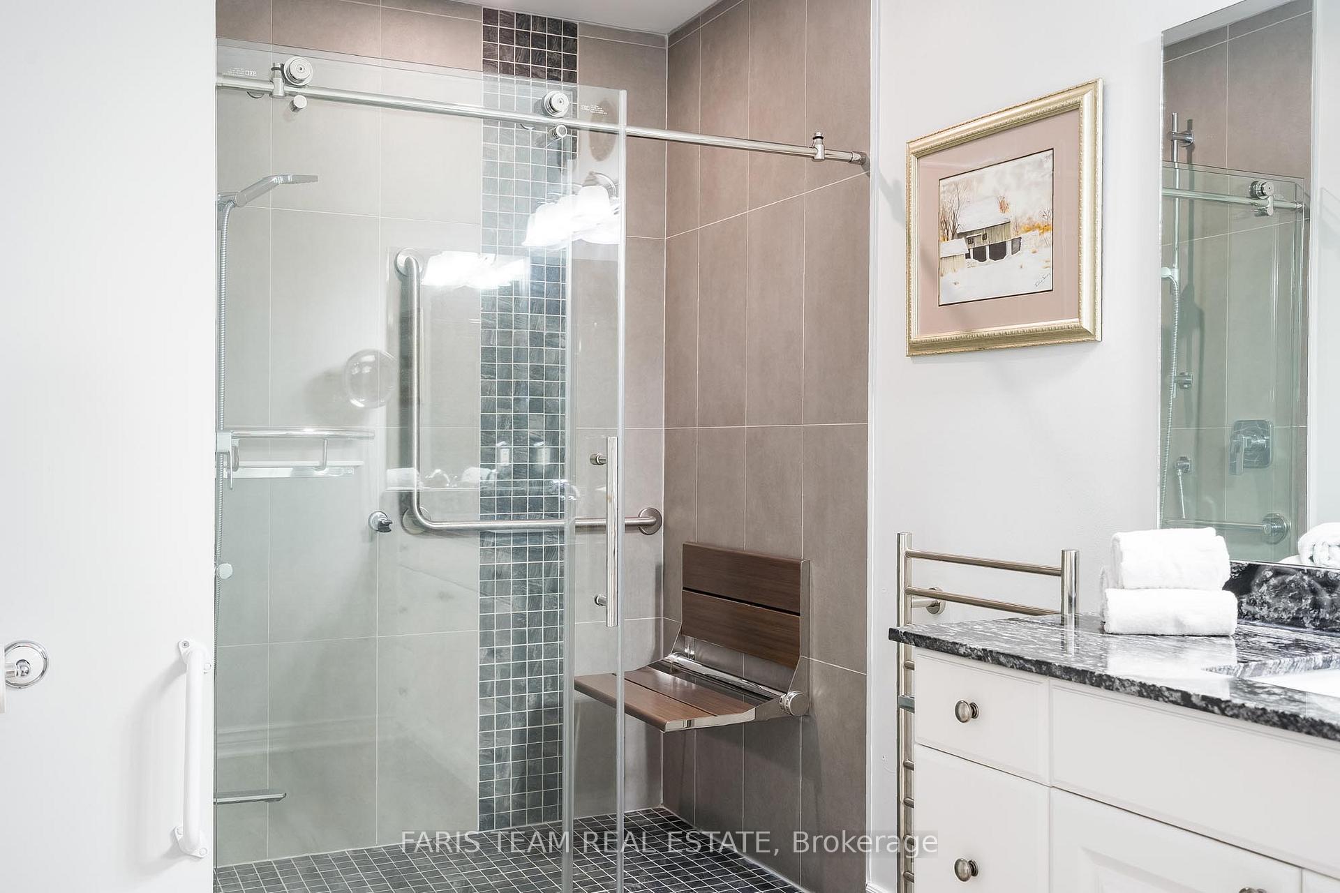 Photo 18 of 23 English Drive, New Tecumseth, Beeton — HOMEH
