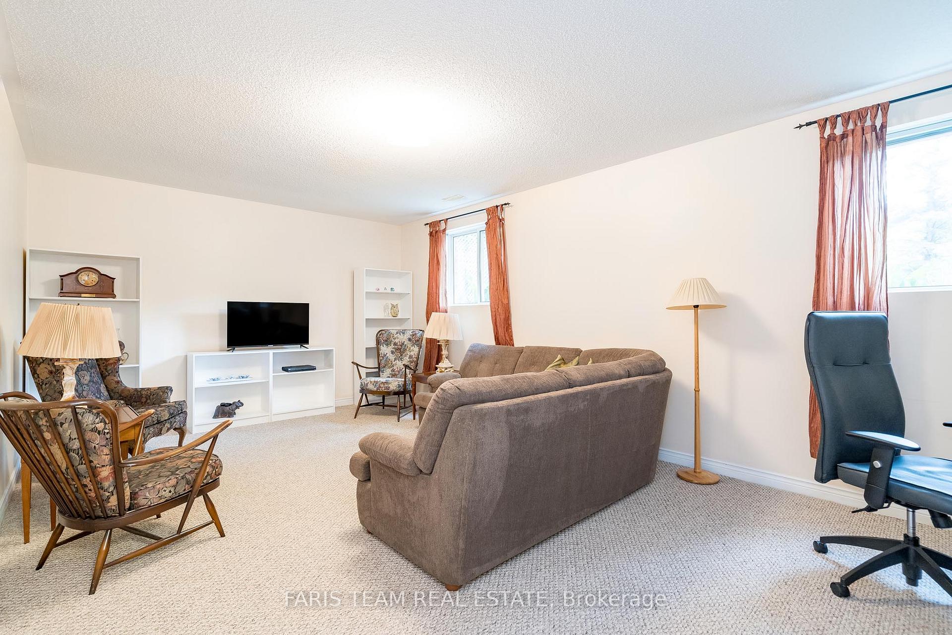 Photo 19 of 23 English Drive, New Tecumseth, Beeton — HOMEH