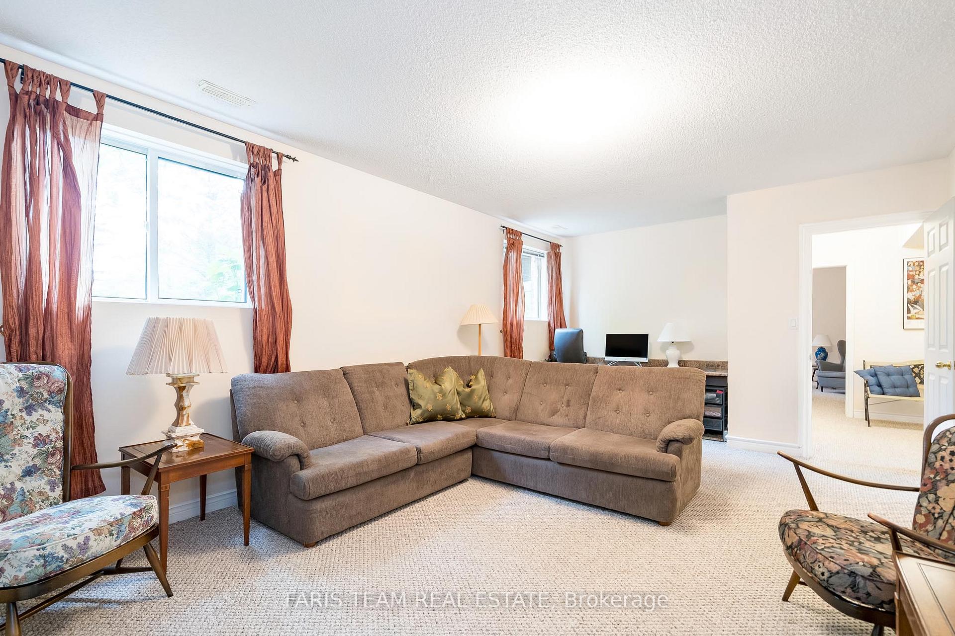 Photo 20 of 23 English Drive, New Tecumseth, Beeton — HOMEH