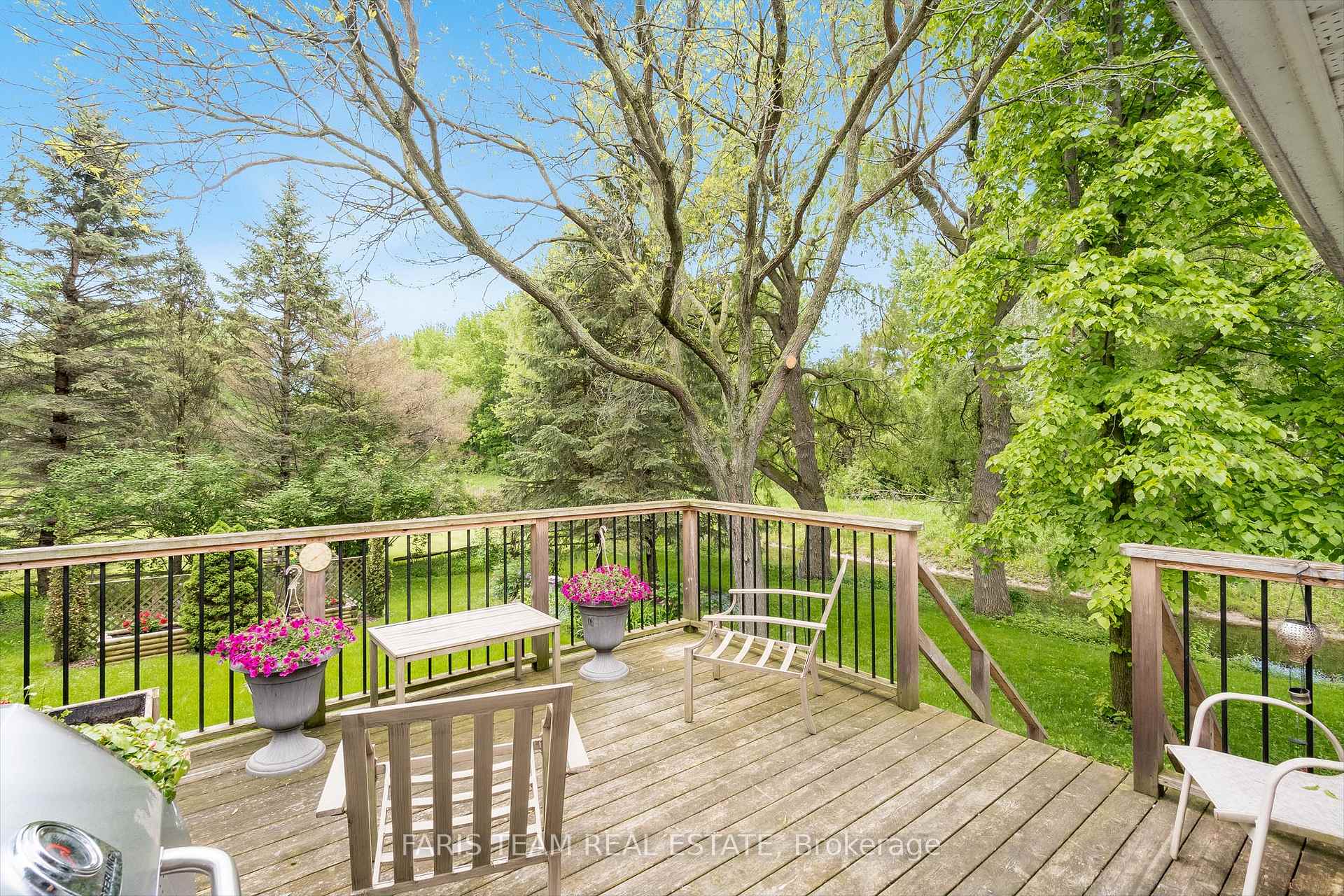 Photo 25 of 23 English Drive, New Tecumseth, Beeton — HOMEH