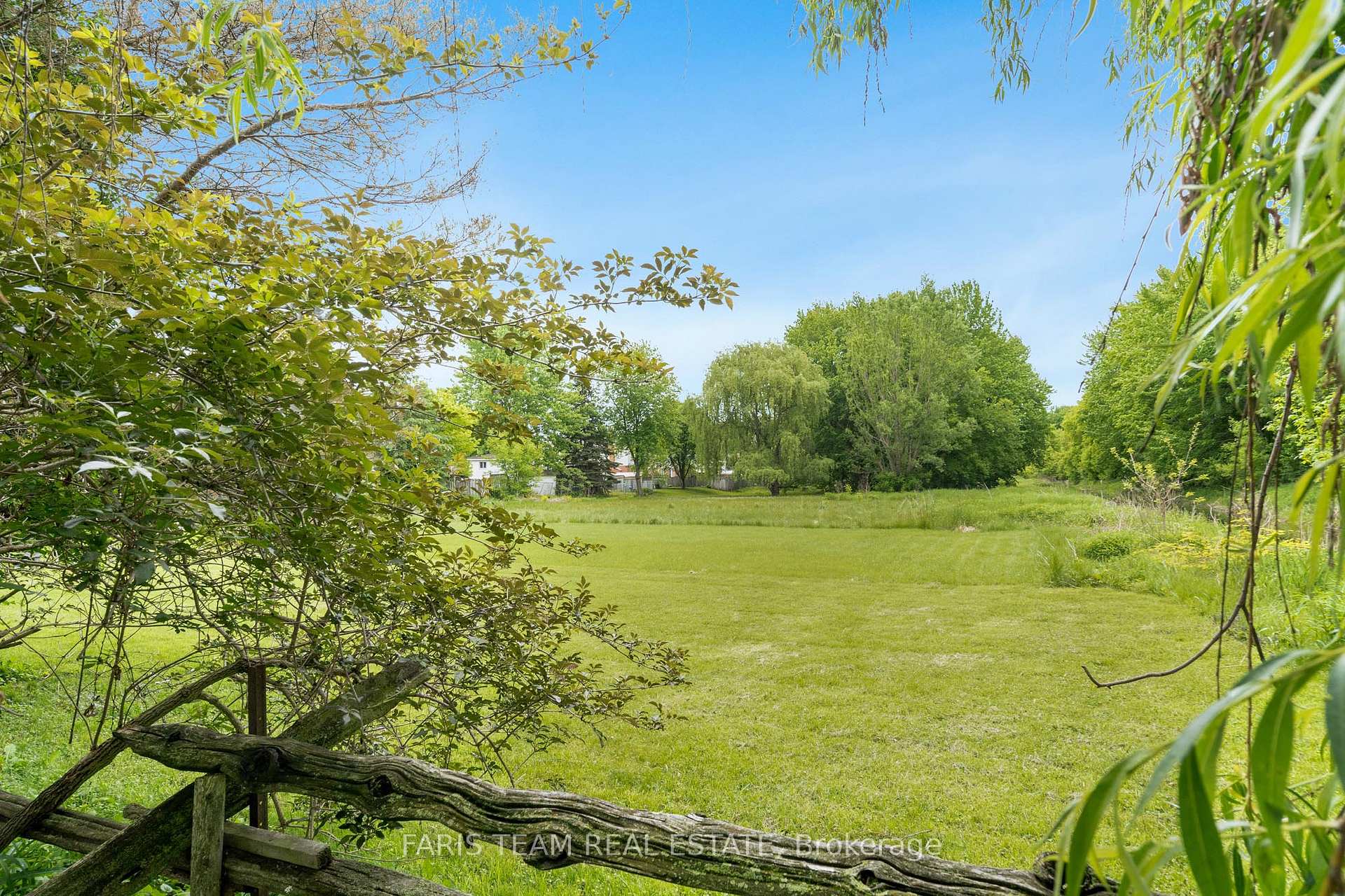 Photo 31 of 23 English Drive, New Tecumseth, Beeton — HOMEH