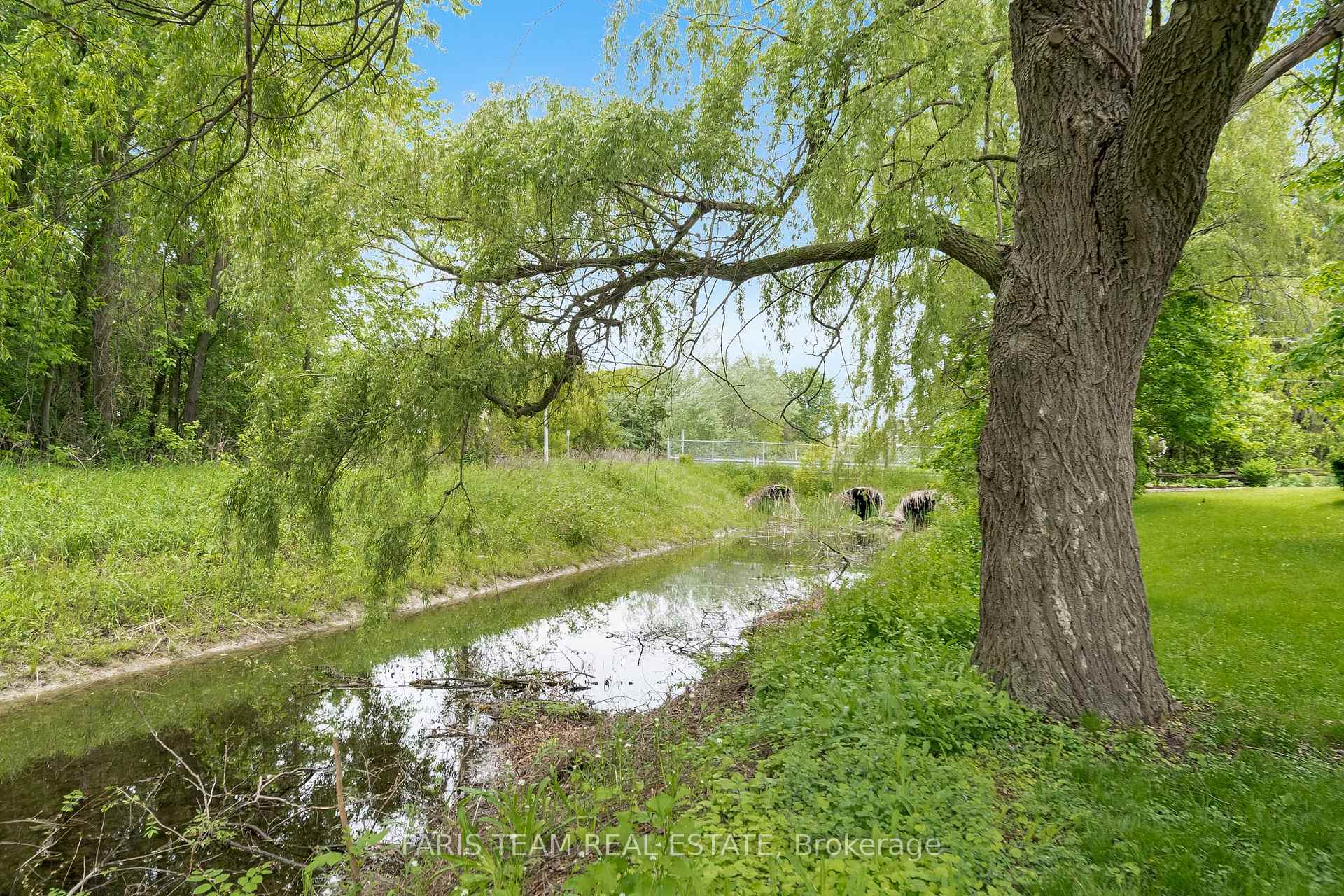 Photo 32 of 23 English Drive, New Tecumseth, Beeton — HOMEH