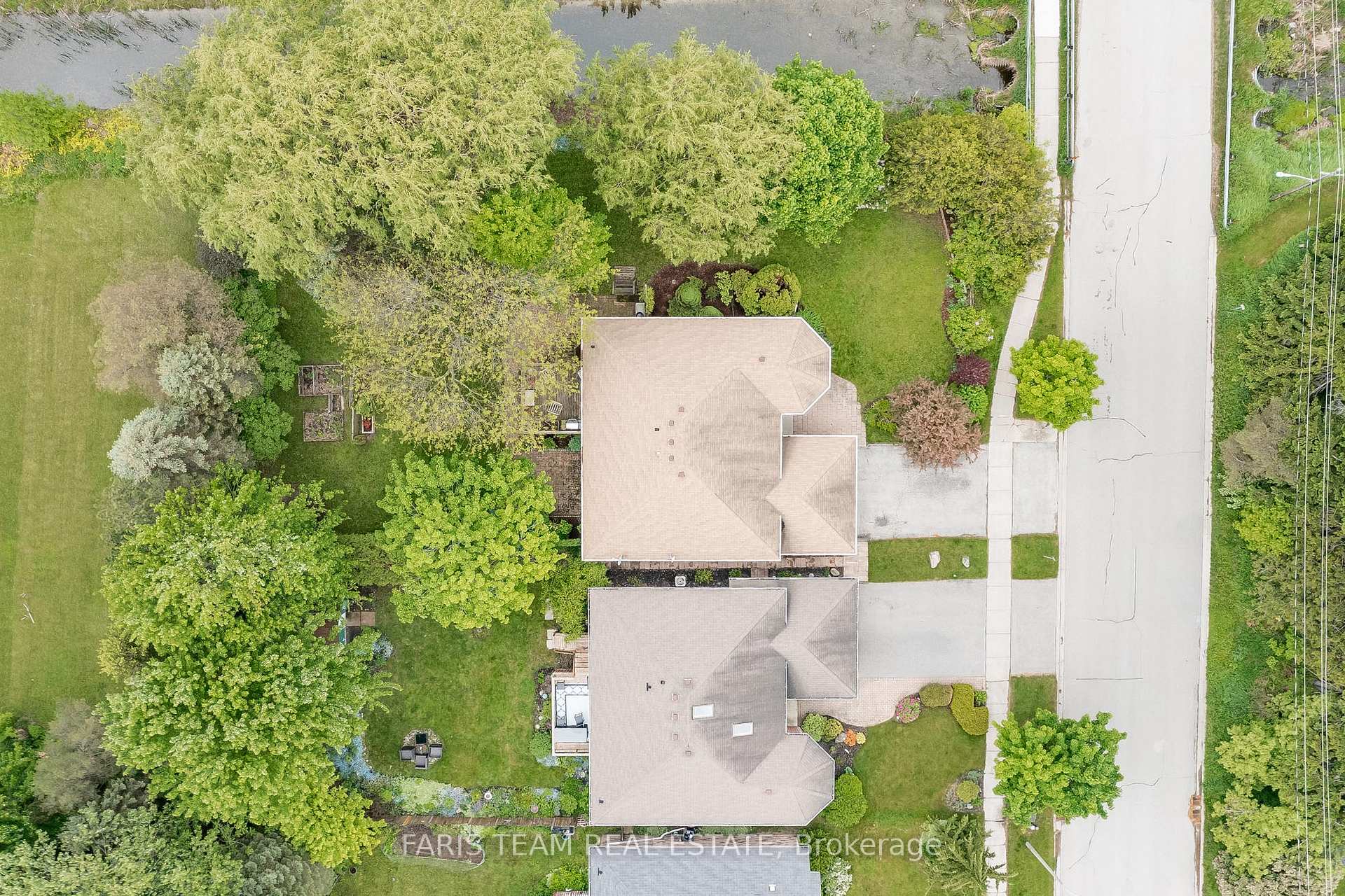 Photo 33 of 23 English Drive, New Tecumseth, Beeton — HOMEH