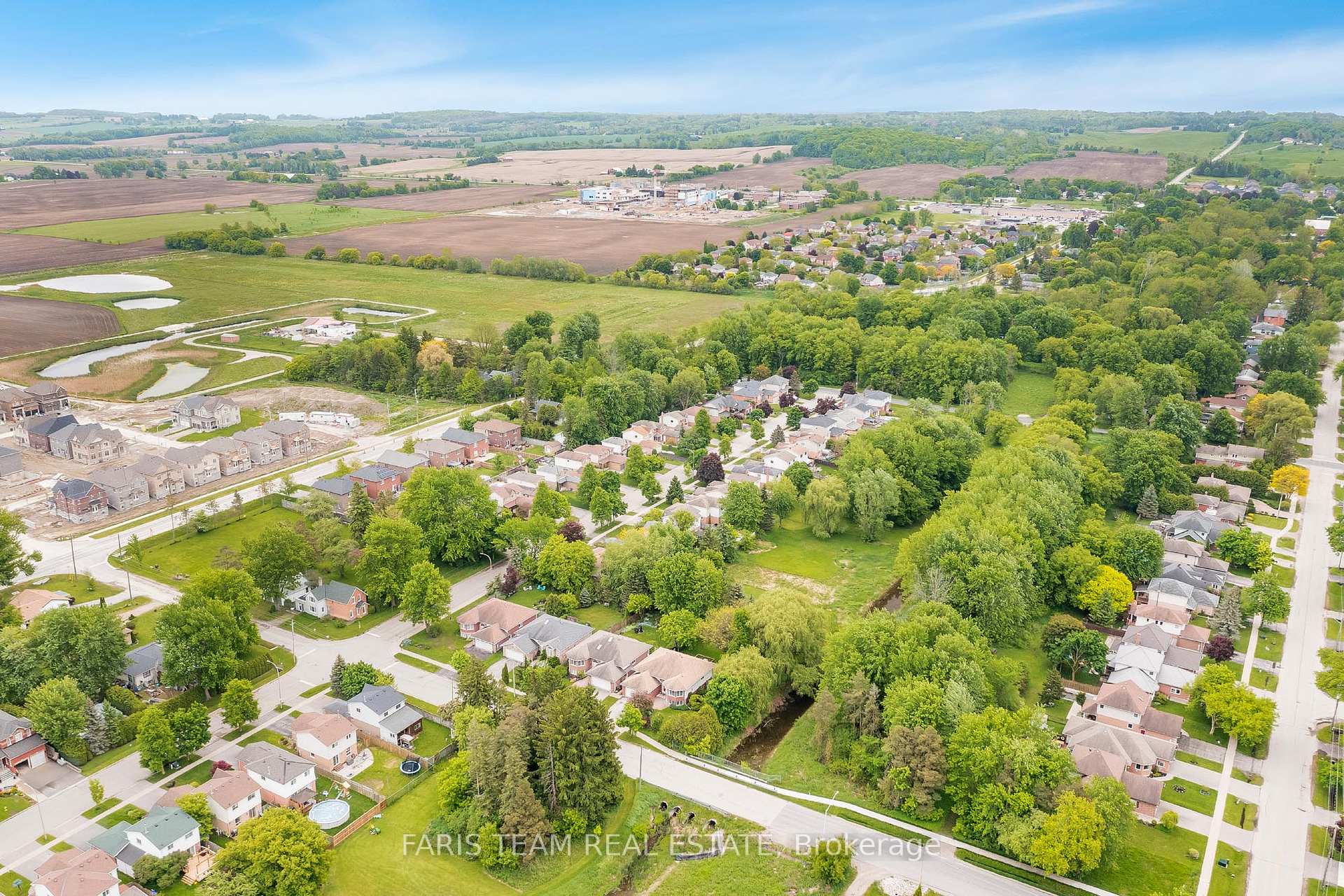 Photo 34 of 23 English Drive, New Tecumseth, Beeton — HOMEH