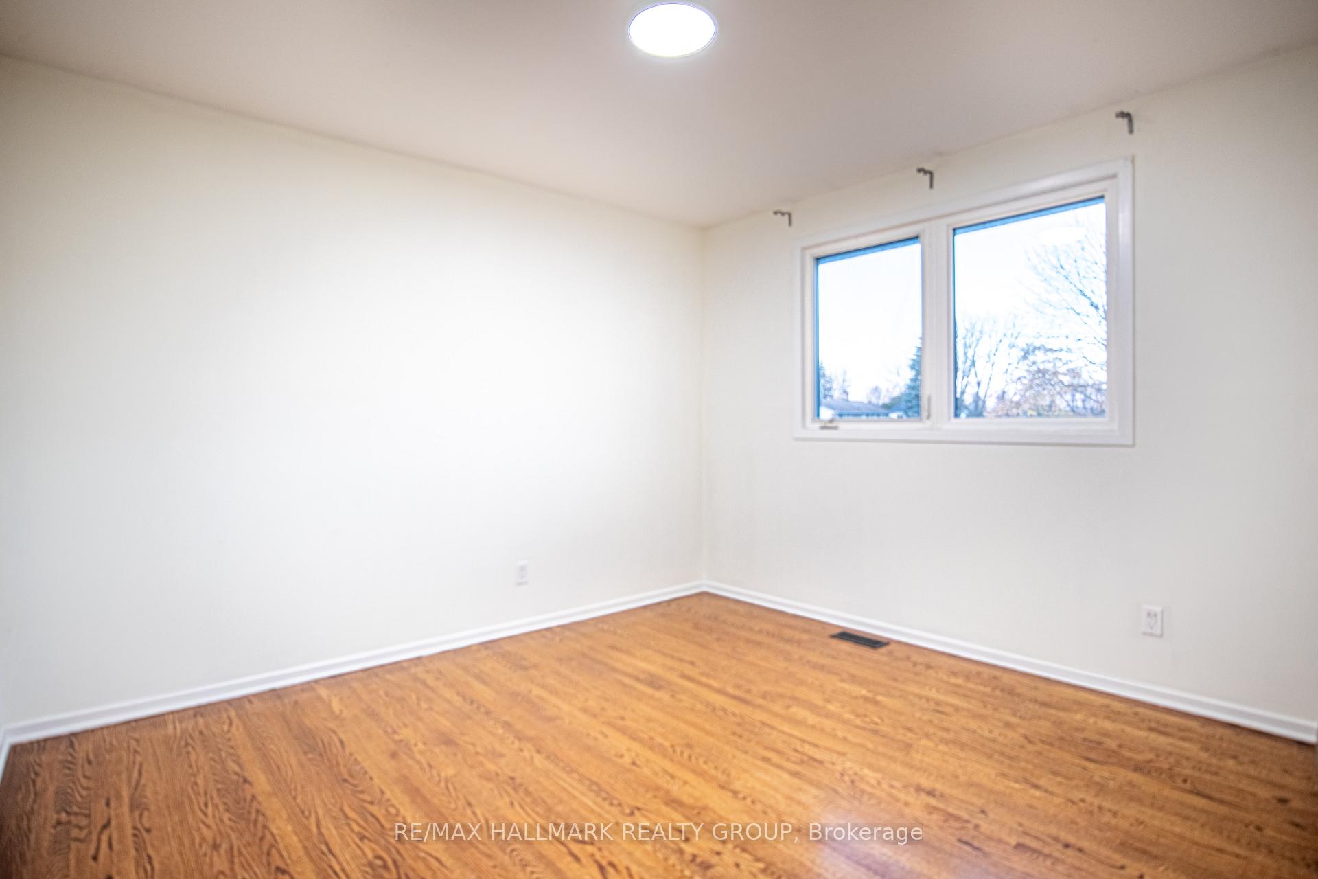 Photo 8 of 359 Nagel Avenue, Ottawa, Bilberry Creek/Queenswood Heights — HOMEH