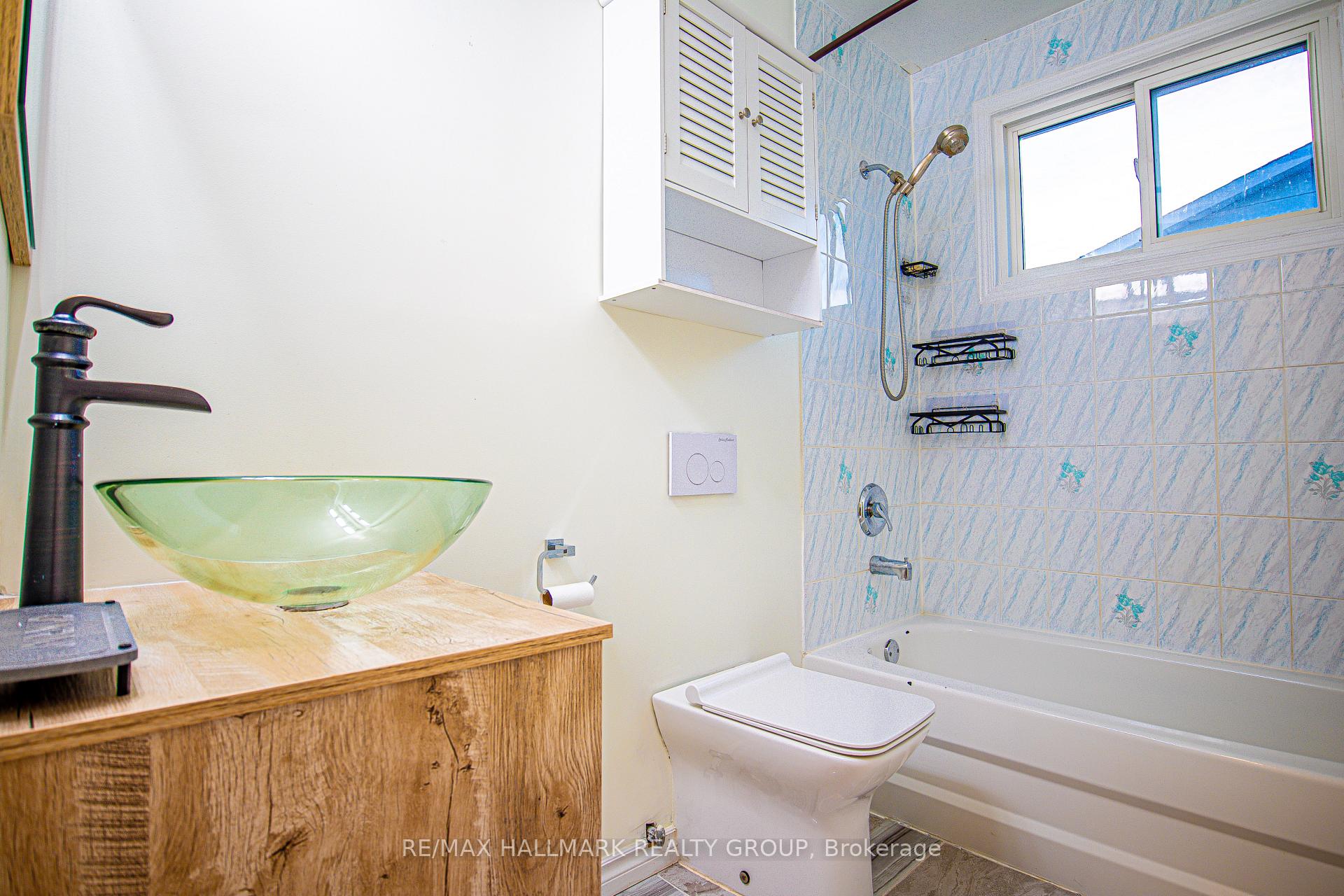Photo 10 of 359 Nagel Avenue, Ottawa, Bilberry Creek/Queenswood Heights — HOMEH