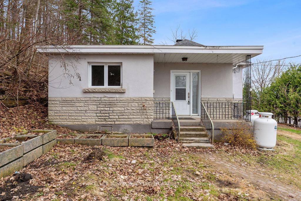 Photo 3 of 3722 St Joseph Boulevard, Ottawa, Fallingbrook/Ridgemount — HOMEH