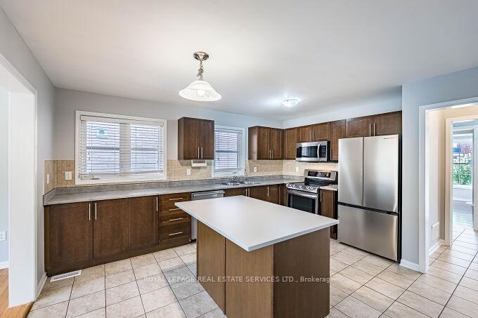 Photo 11 of 39 Mae Brooks Drive, Newmarket, Woodland Hill — HOMEH