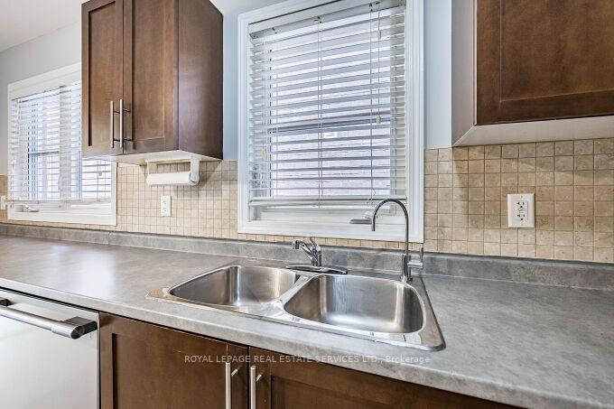 Photo 13 of 39 Mae Brooks Drive, Newmarket, Woodland Hill — HOMEH