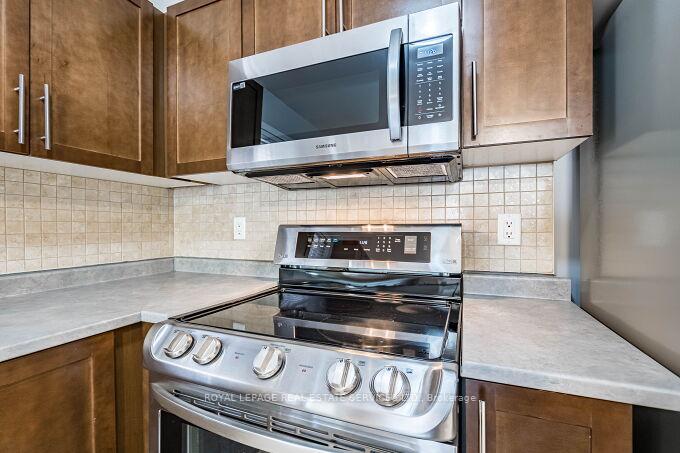 Photo 14 of 39 Mae Brooks Drive, Newmarket, Woodland Hill — HOMEH