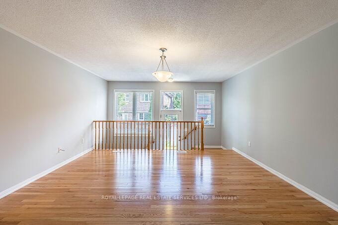 Photo 16 of 39 Mae Brooks Drive, Newmarket, Woodland Hill — HOMEH