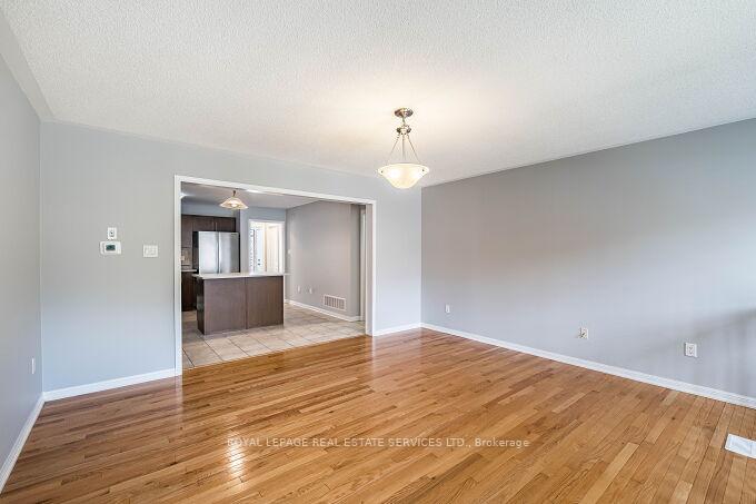 Photo 19 of 39 Mae Brooks Drive, Newmarket, Woodland Hill — HOMEH