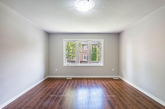 Photo 23 of 39 Mae Brooks Drive, Newmarket, Woodland Hill — HOMEH