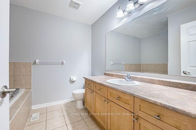 Photo 29 of 39 Mae Brooks Drive, Newmarket, Woodland Hill — HOMEH