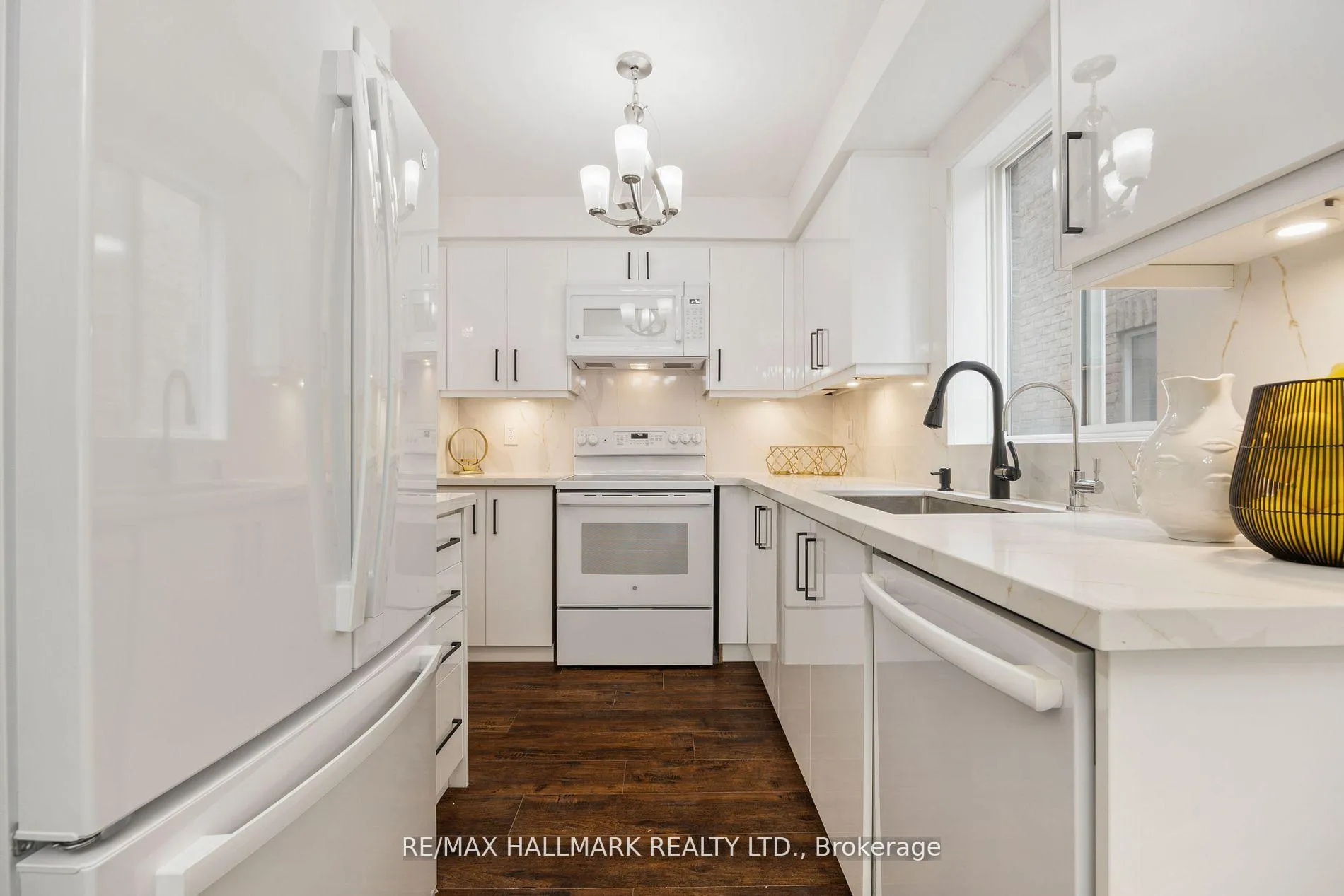 Photo 4 of 83 Matthew Boyd Crescent, Newmarket, Woodland Hill — HOMEH