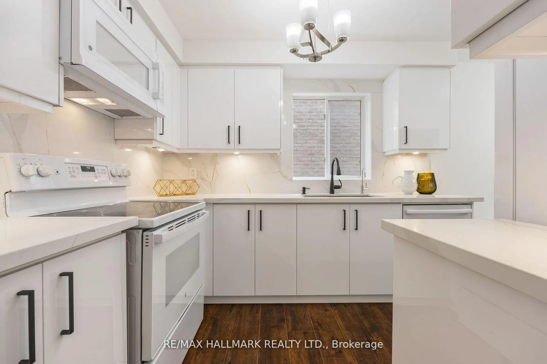 Photo 5 of 83 Matthew Boyd Crescent, Newmarket, Woodland Hill — HOMEH