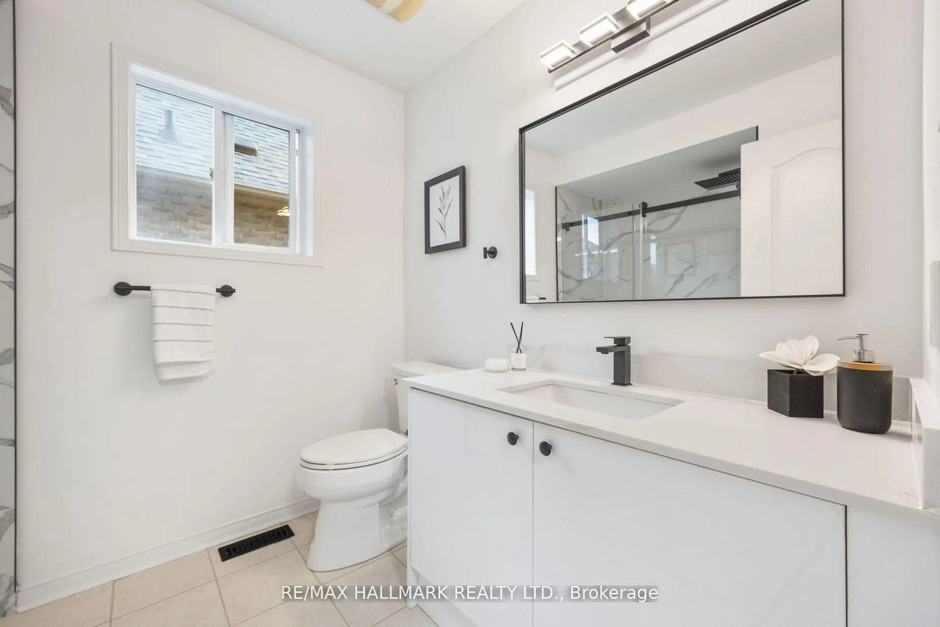 Photo 21 of 83 Matthew Boyd Crescent, Newmarket, Woodland Hill — HOMEH