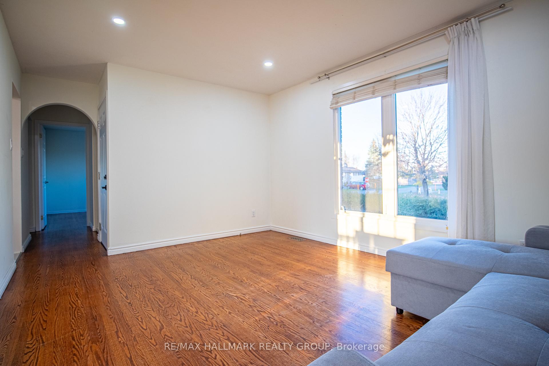 Photo 4 of Unit A, 359 Nagel Avenue, Ottawa, Bilberry Creek/Queenswood Heights — HOMEH