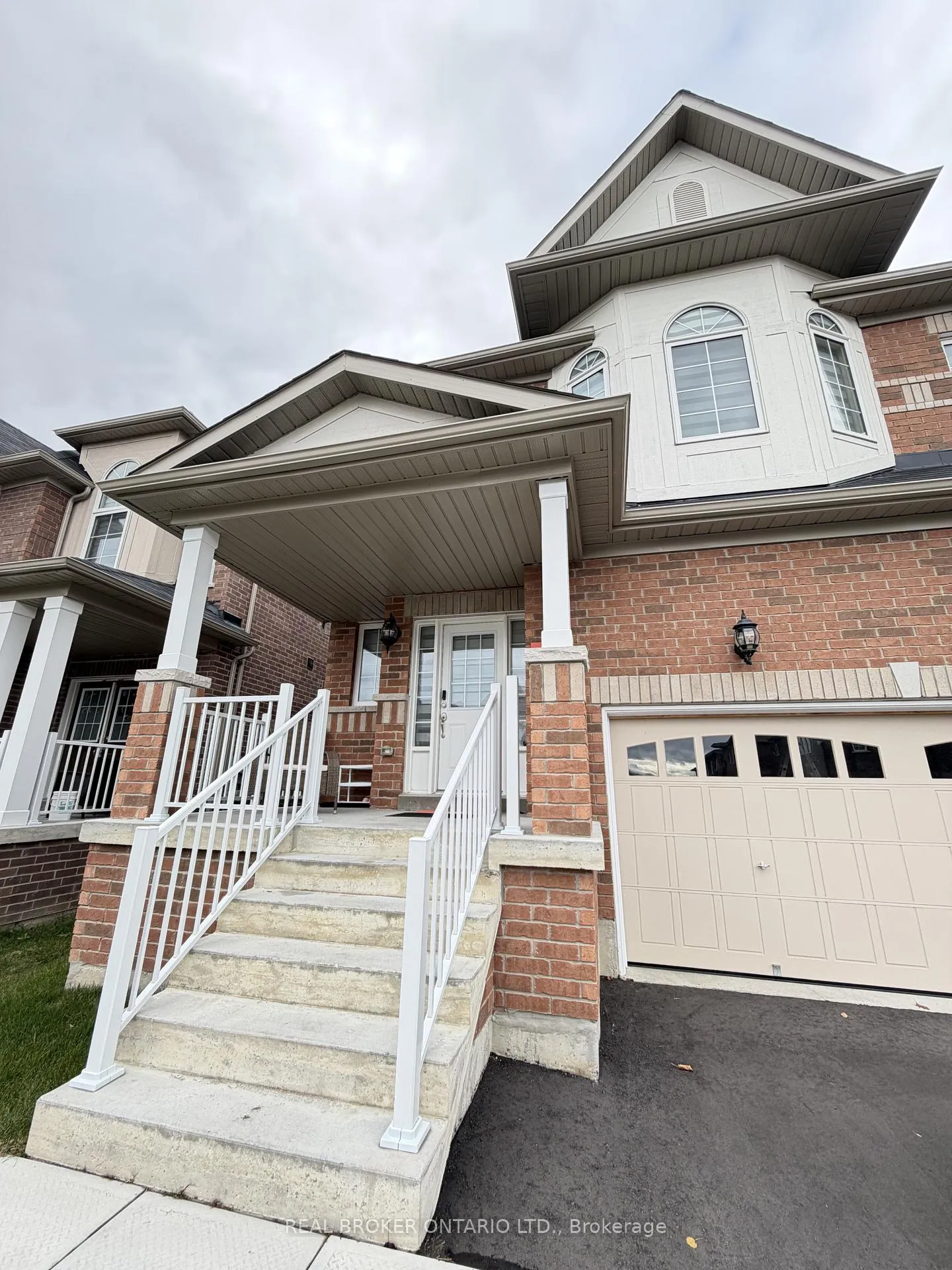 Photo 3 of 1207 Drinkle Crescent, Oshawa, Eastdale — HOMEH