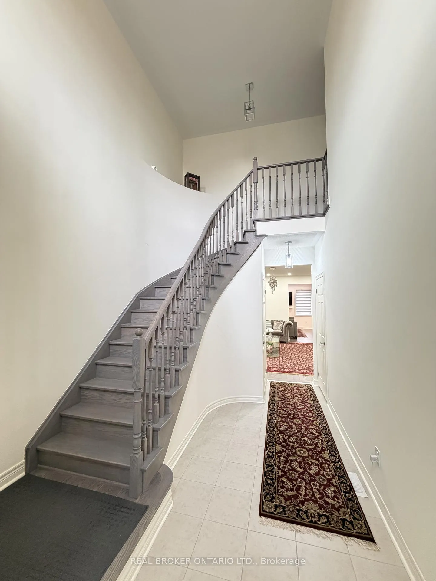 Photo 5 of 1207 Drinkle Crescent, Oshawa, Eastdale — HOMEH